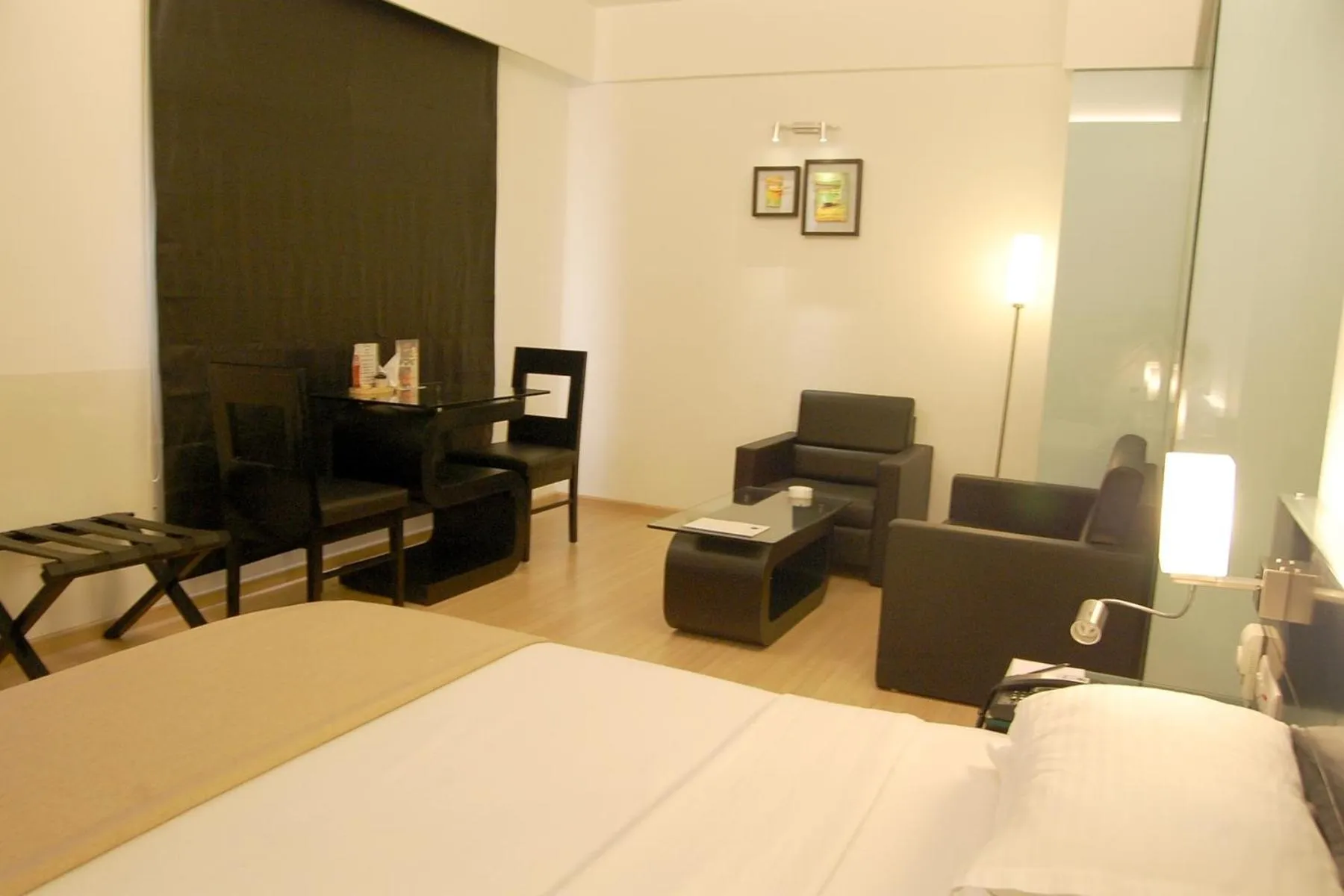 Photo of the whole room, Bed in Comfort Inn Sunset