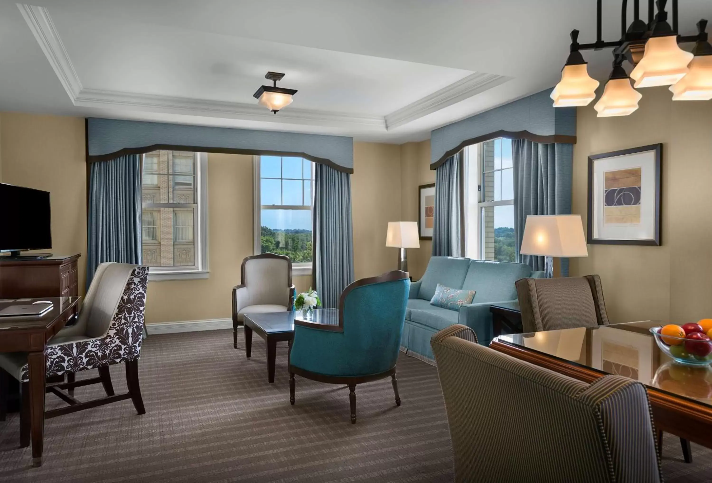 Bedroom, Seating Area in The Royal Sonesta Chase Park Plaza St Louis