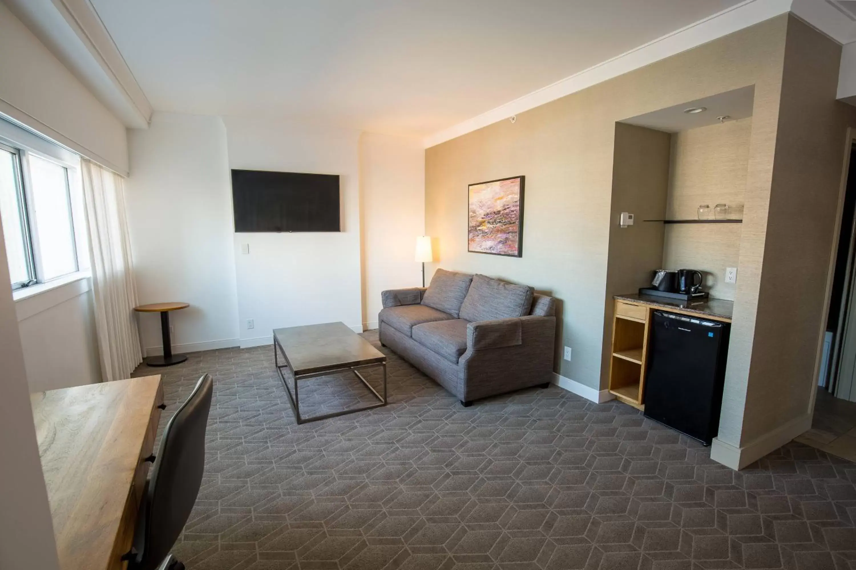 Living room, Seating Area in Delta Hotels by Marriott Kamloops