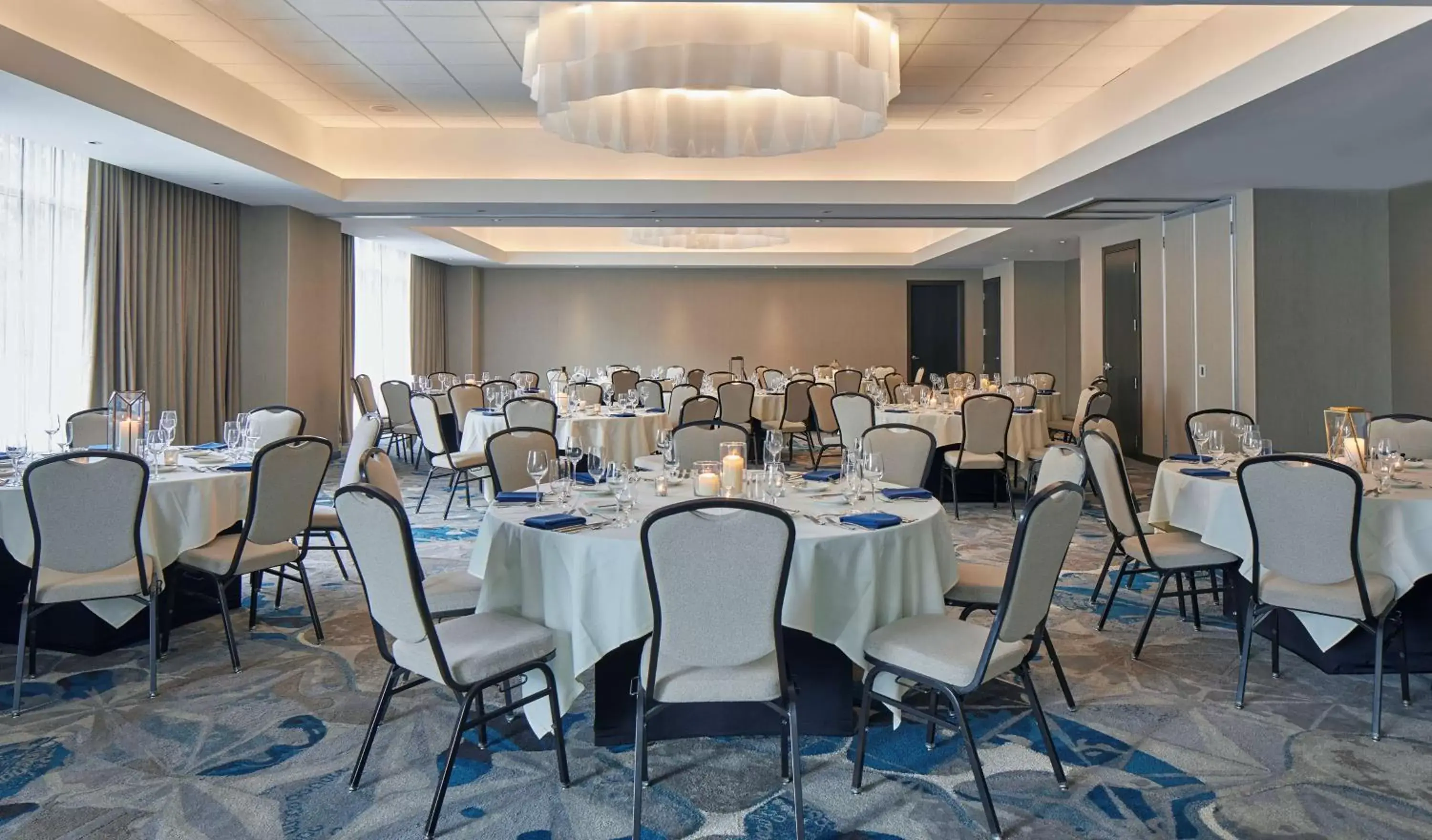 Meeting/conference room, Restaurant/Places to Eat in Hilton Garden Inn Rochester - University & Medical Center