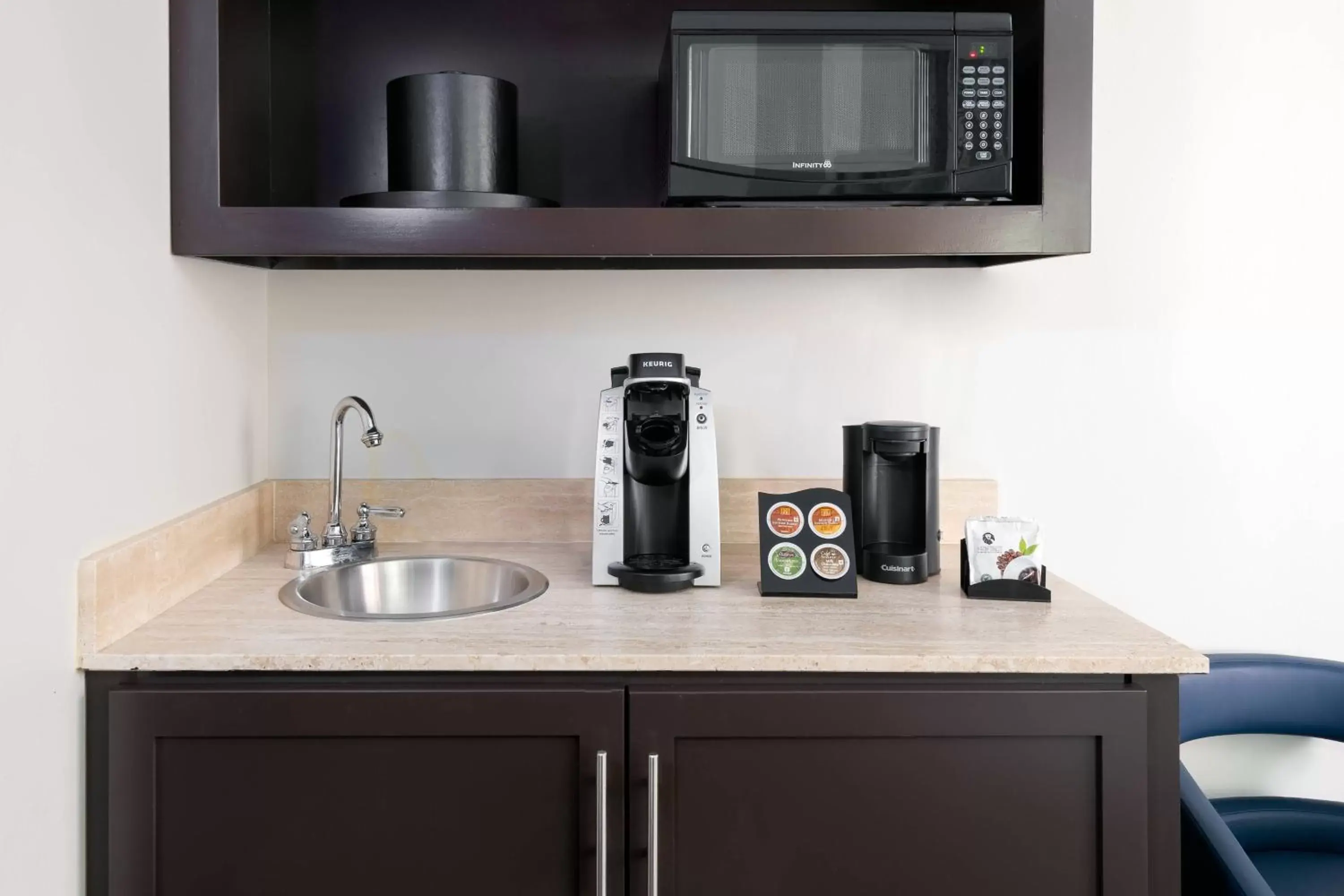 Photo of the whole room, Kitchen/Kitchenette in Fairfield Inn & Suites by Marriott Atlanta Downtown