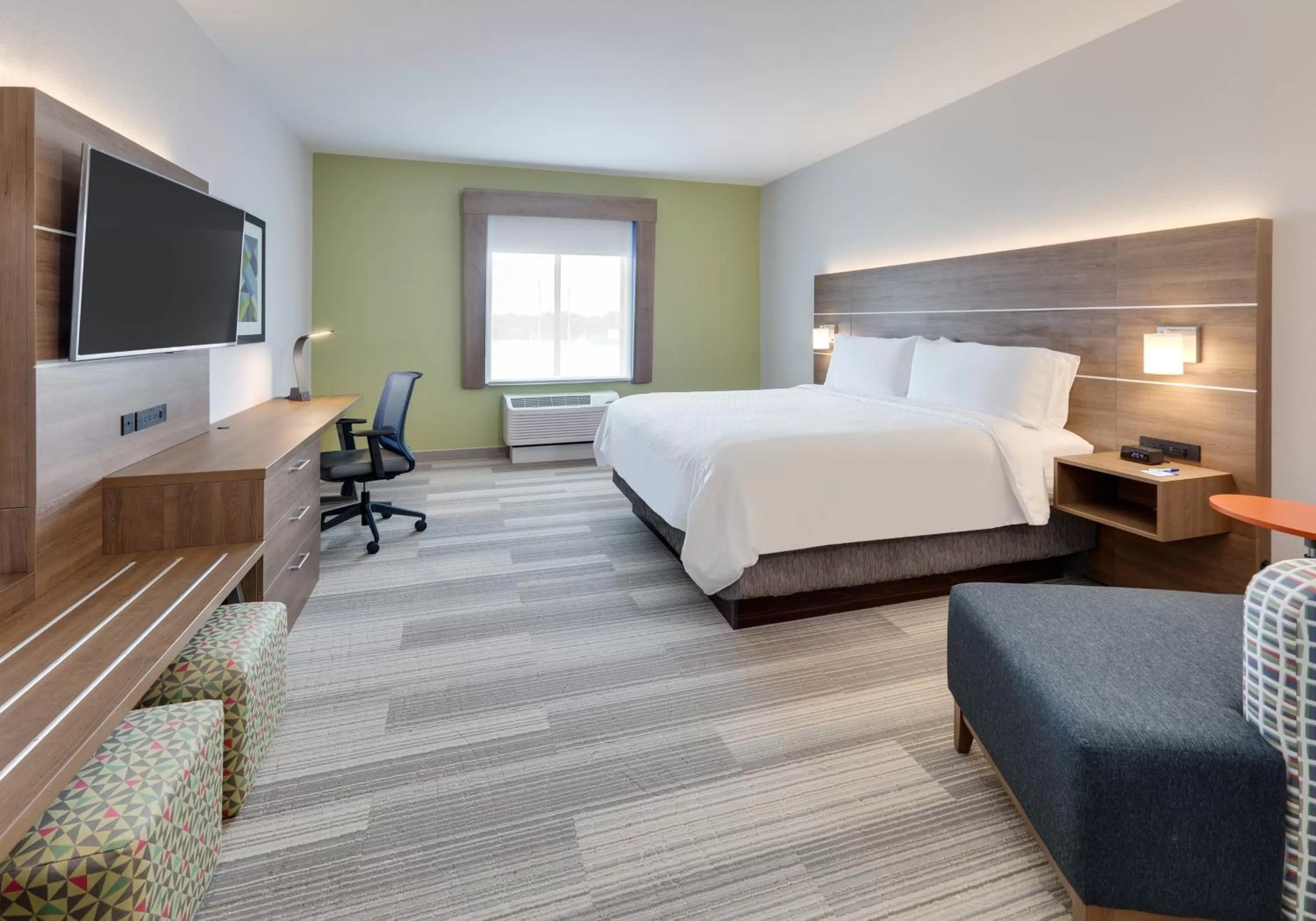 Photo of the whole room, Bed in Holiday Inn Express & Suites - Plano - The Colony by IHG