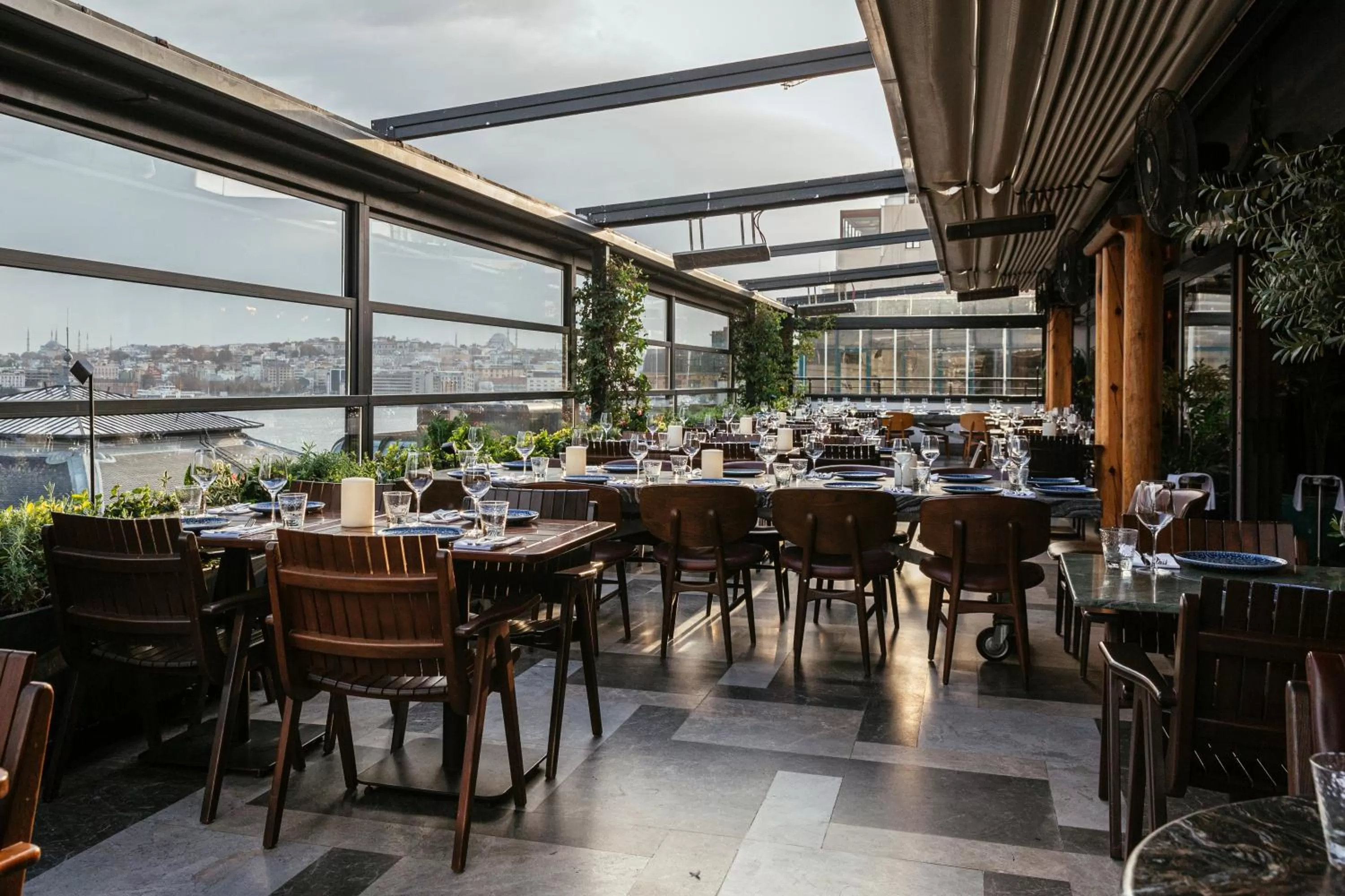 Restaurant/places to eat in Novotel Istanbul Bosphorus Hotel