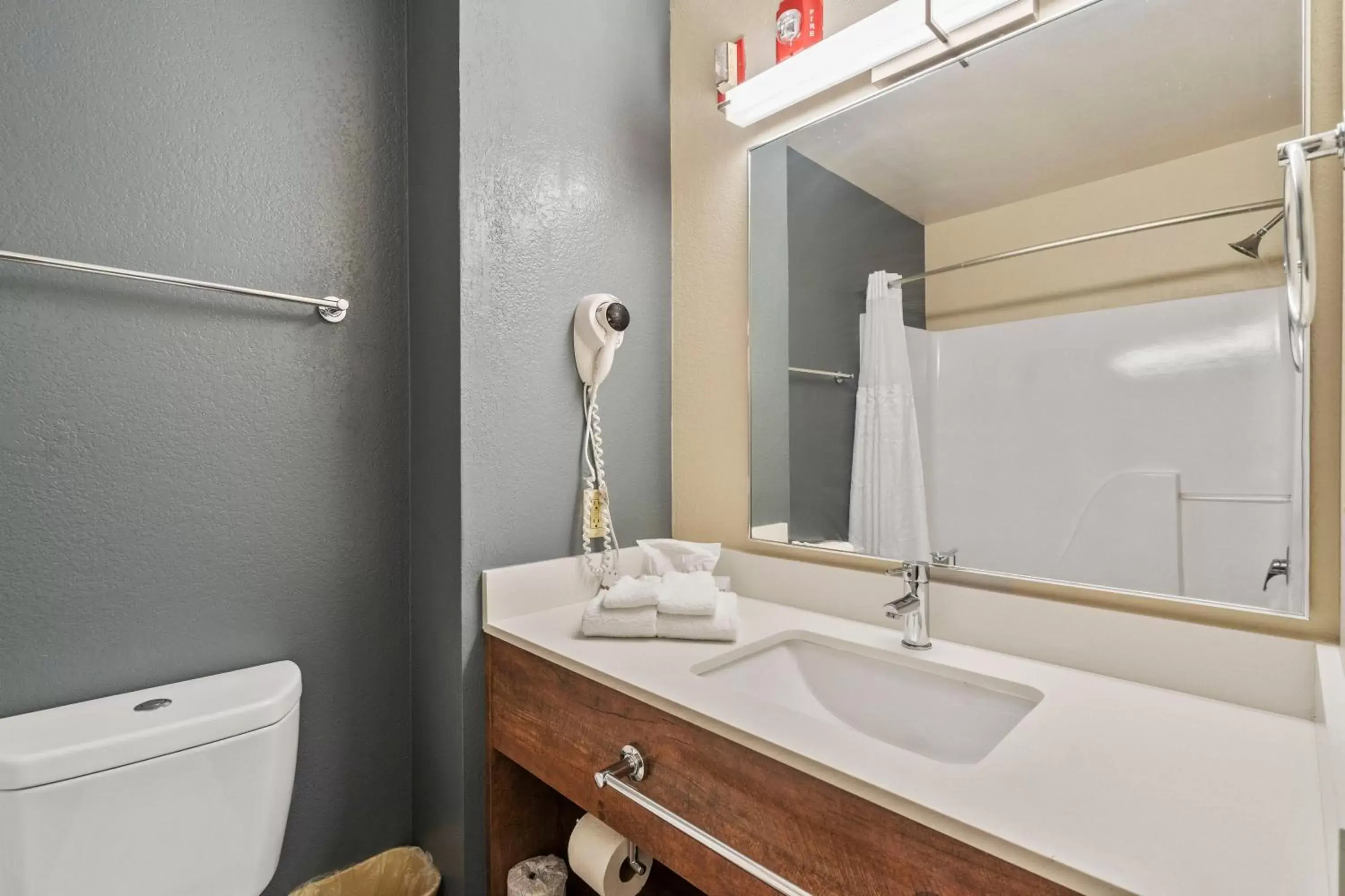 Bathroom in Extended Stay America Premier Suites - Seattle - Bellevue - Downtown