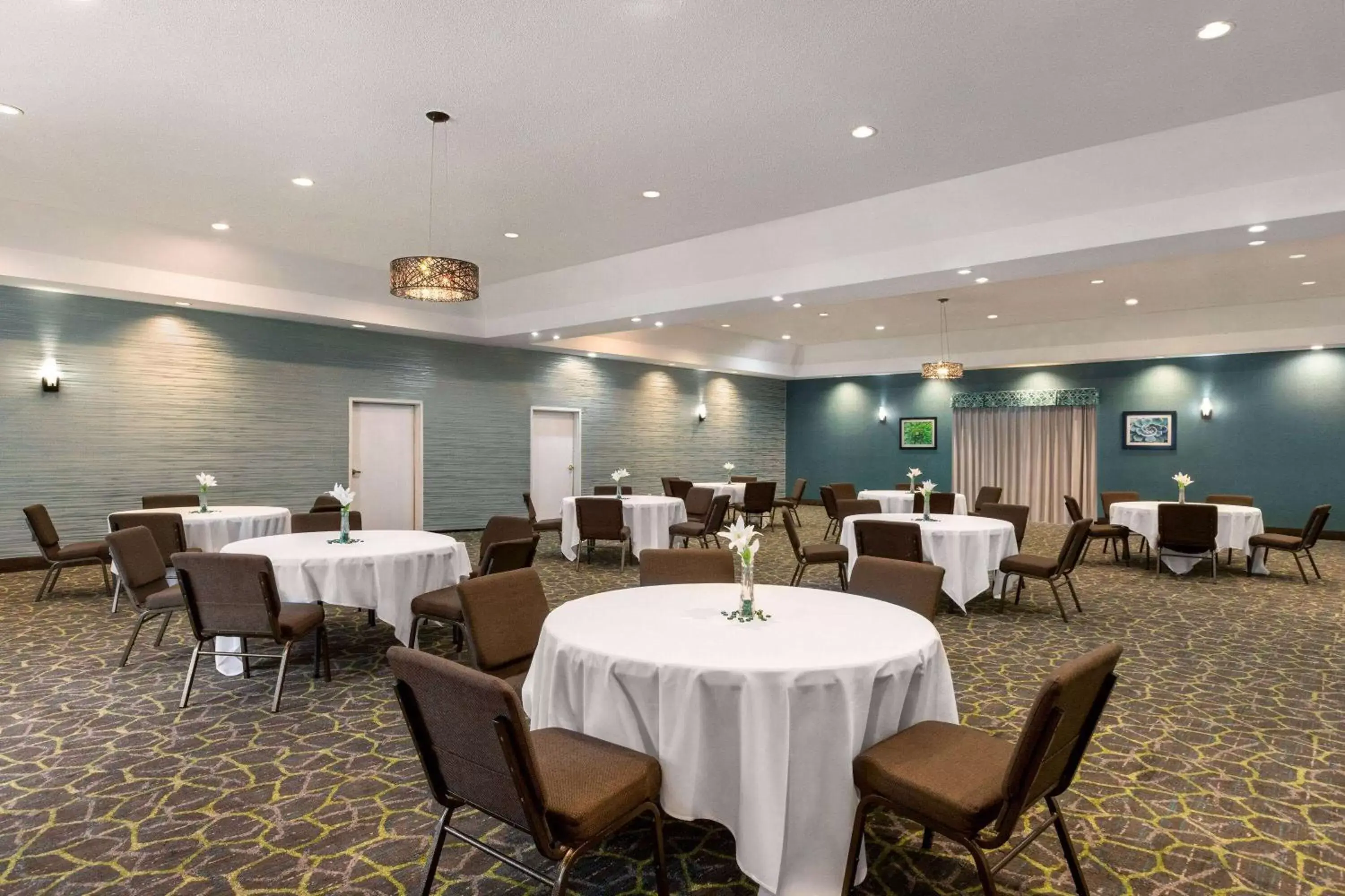 Meeting/conference room in Wingate by Wyndham Port Wentworth Savannah Area