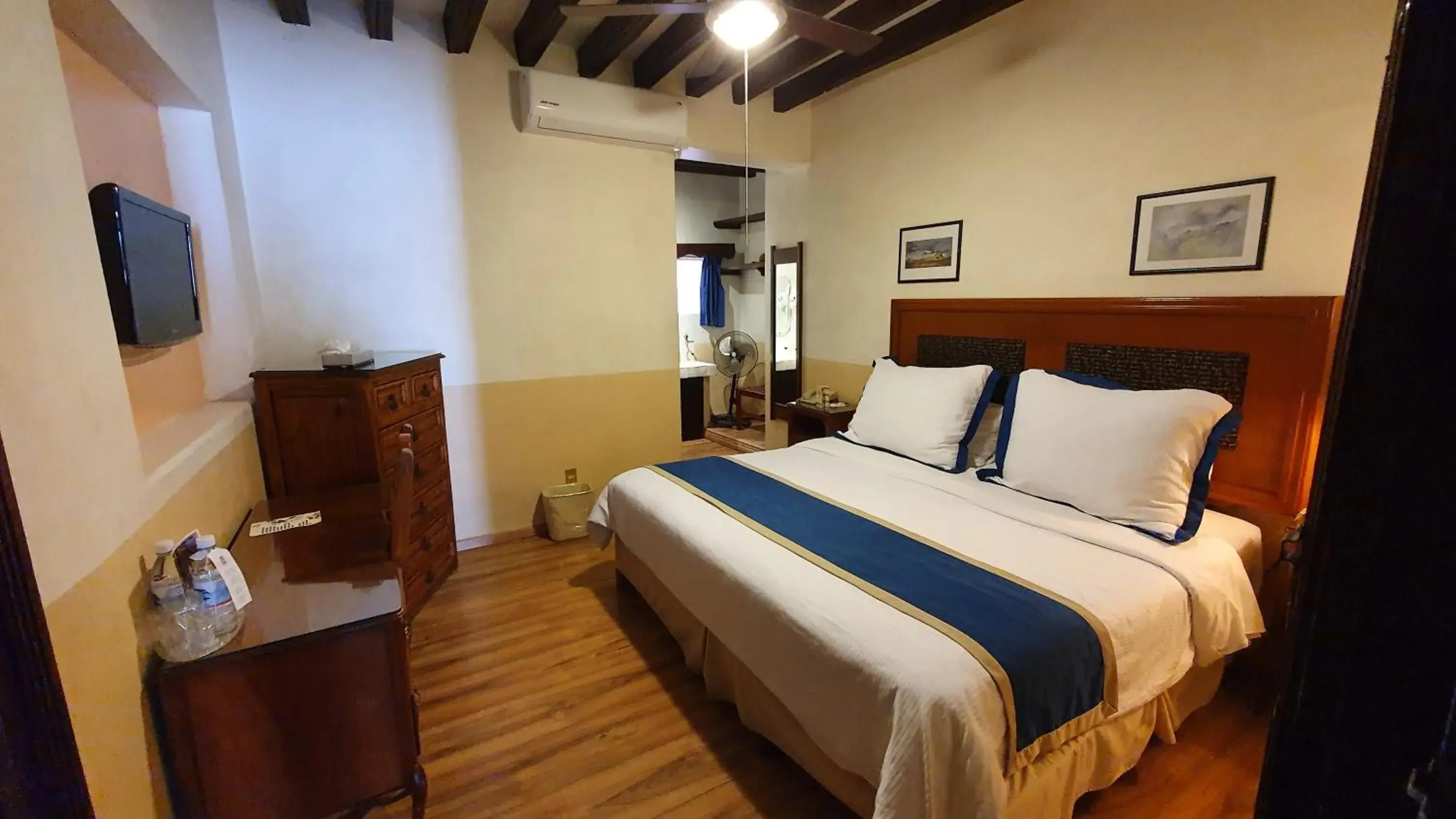 Decorative detail, Bed in Hotel Posada Santa Fe Decorative detail, Bed in Hotel Posada Santa Fe