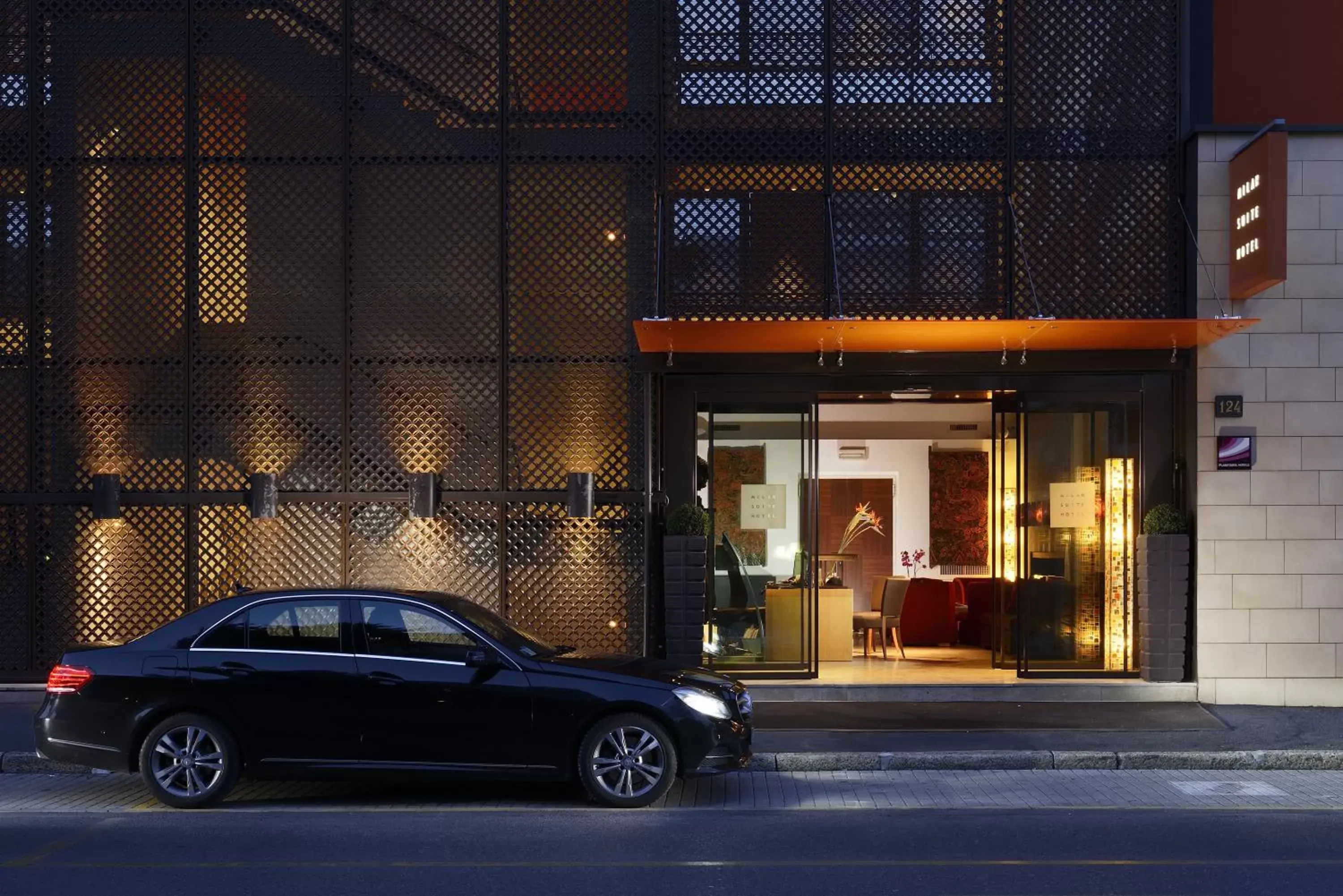 Facade/entrance in Milan Suite Hotel