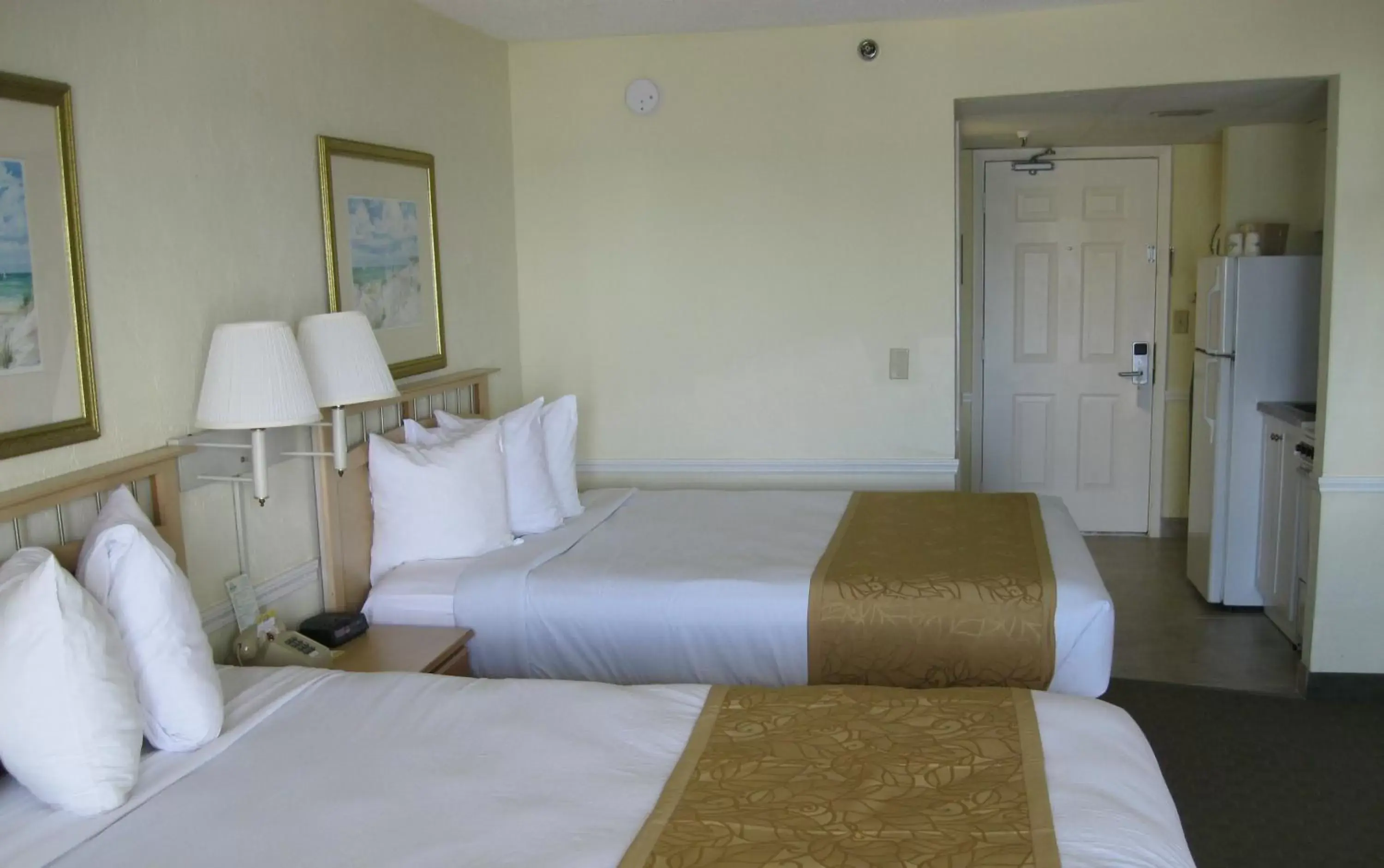 Bed in Days Inn by Wyndham Daytona Oceanfront