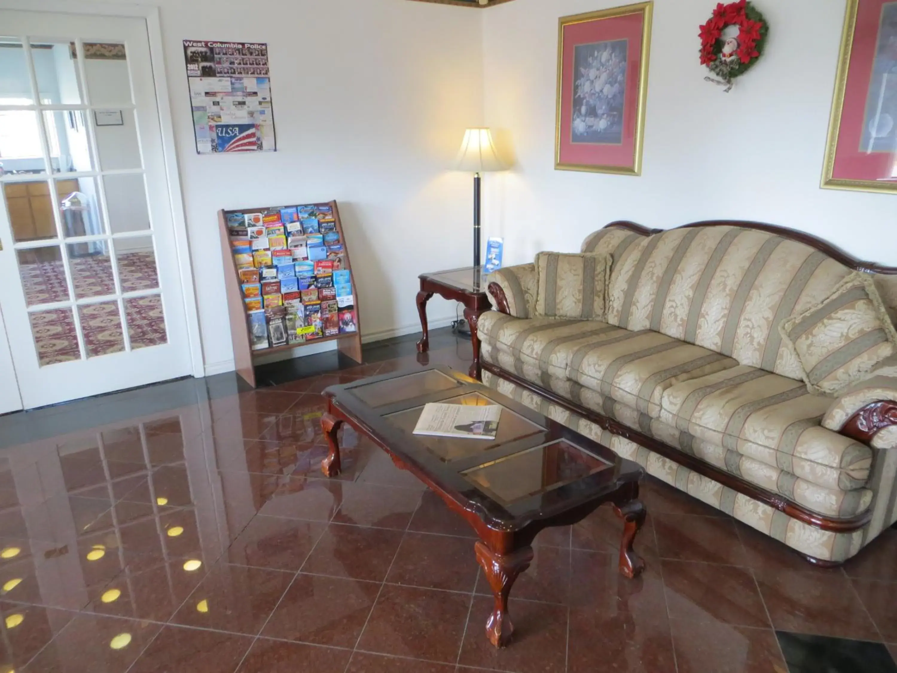 Lobby or reception, Seating Area in Executive Inn & Suites West Columbia