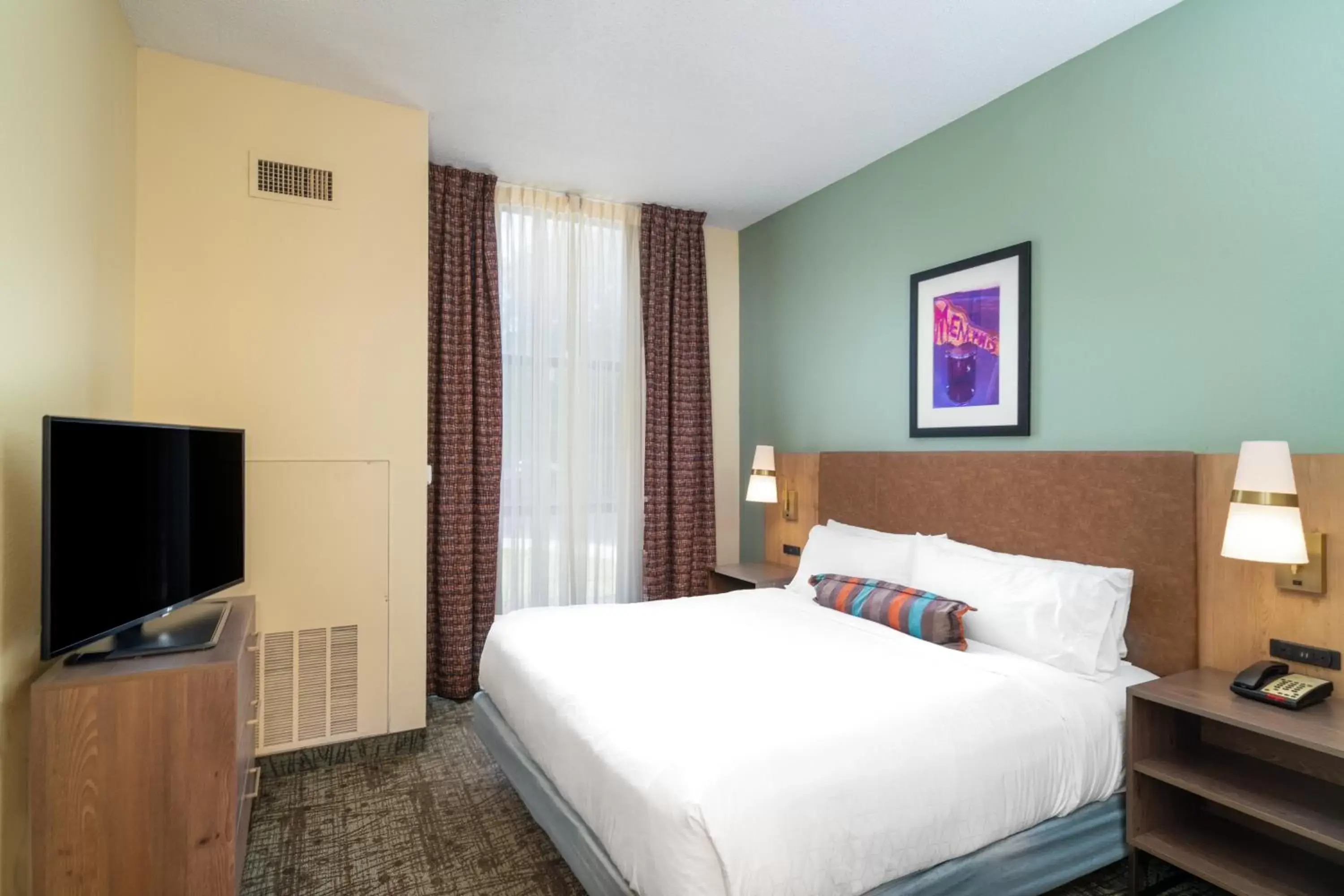 Bed in Staybridge Suites Memphis-Poplar Ave East, an IHG Hotel