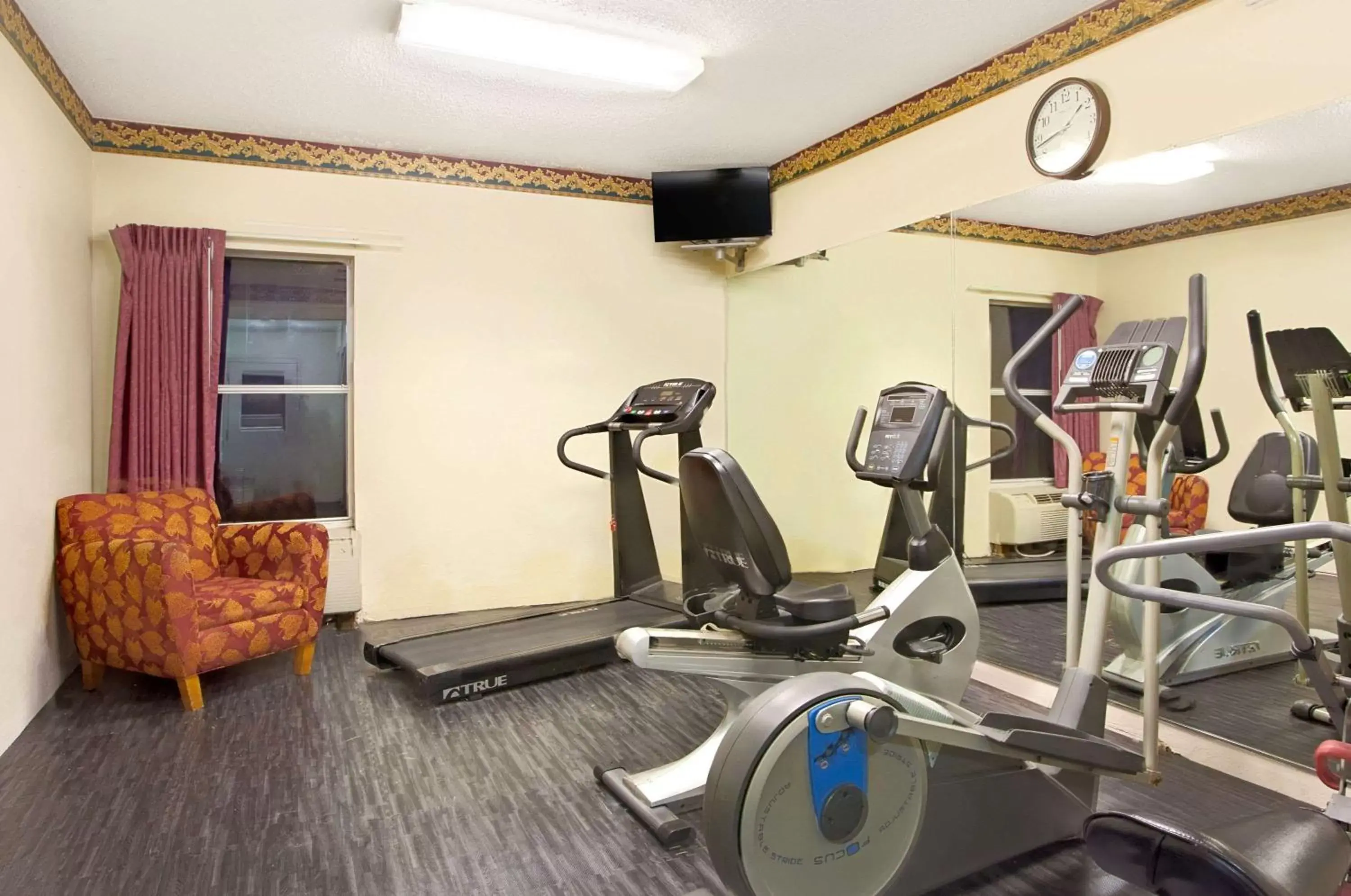 On site, Fitness Center/Facilities in Days Inn & Suites by Wyndham Ridgeland