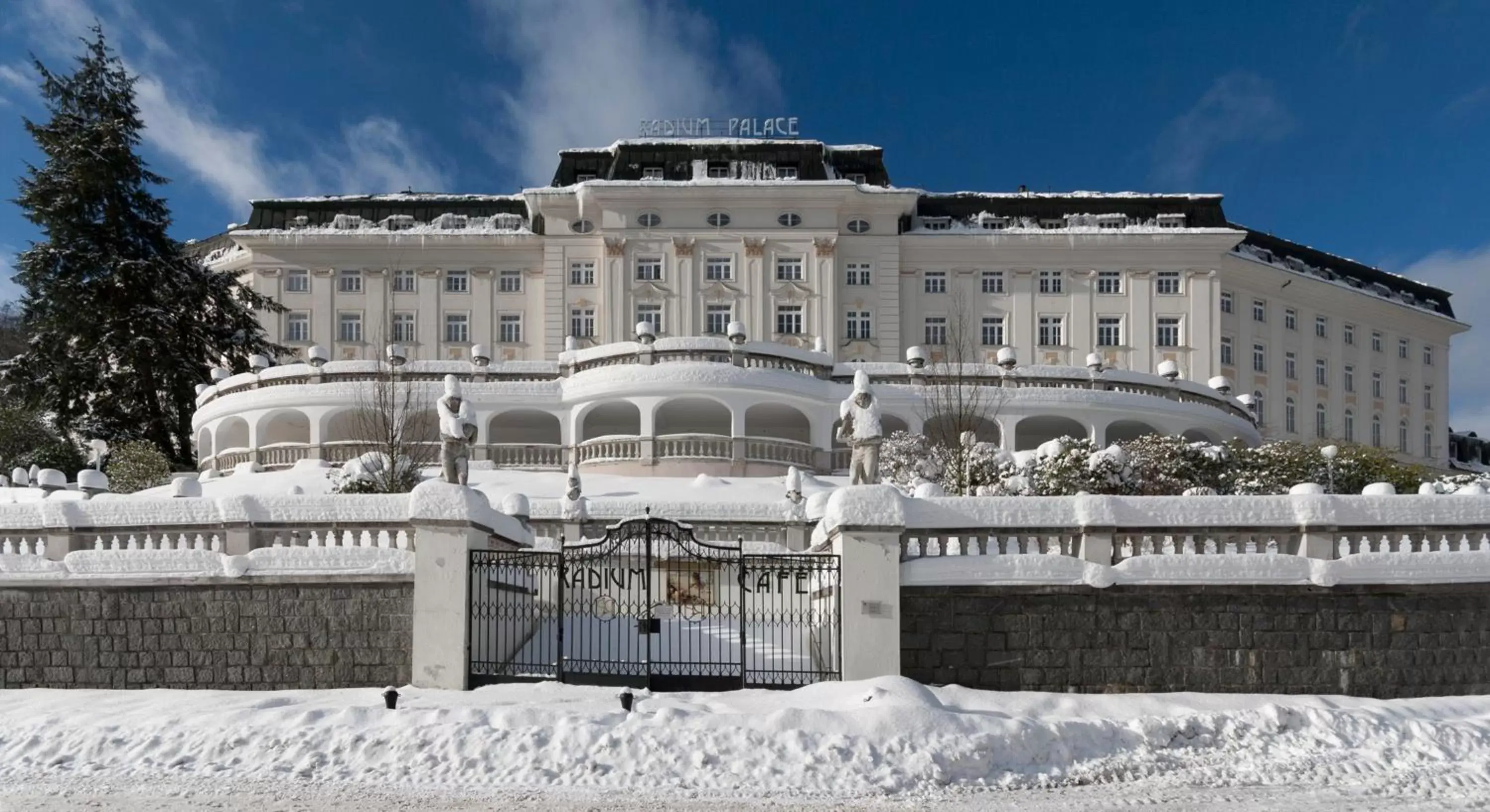 Property building, Winter in Hotel Radium Palace