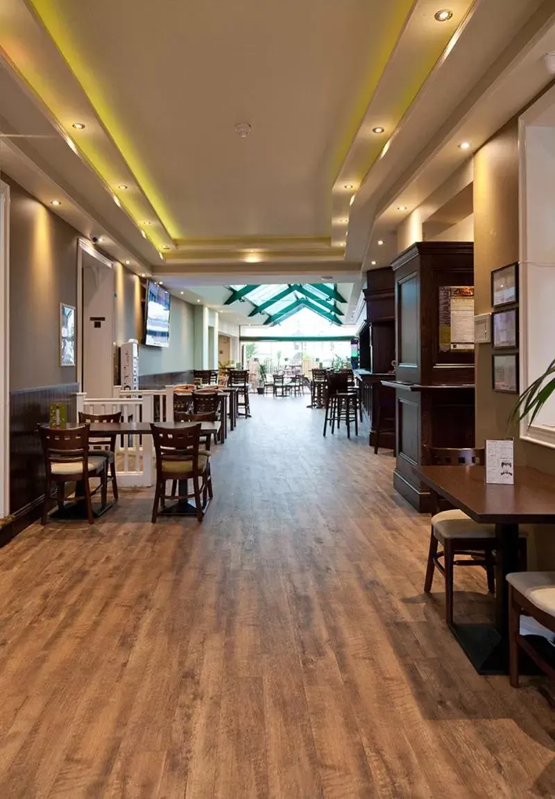 Lobby or reception, Restaurant/Places to Eat in The Harboro Hotel