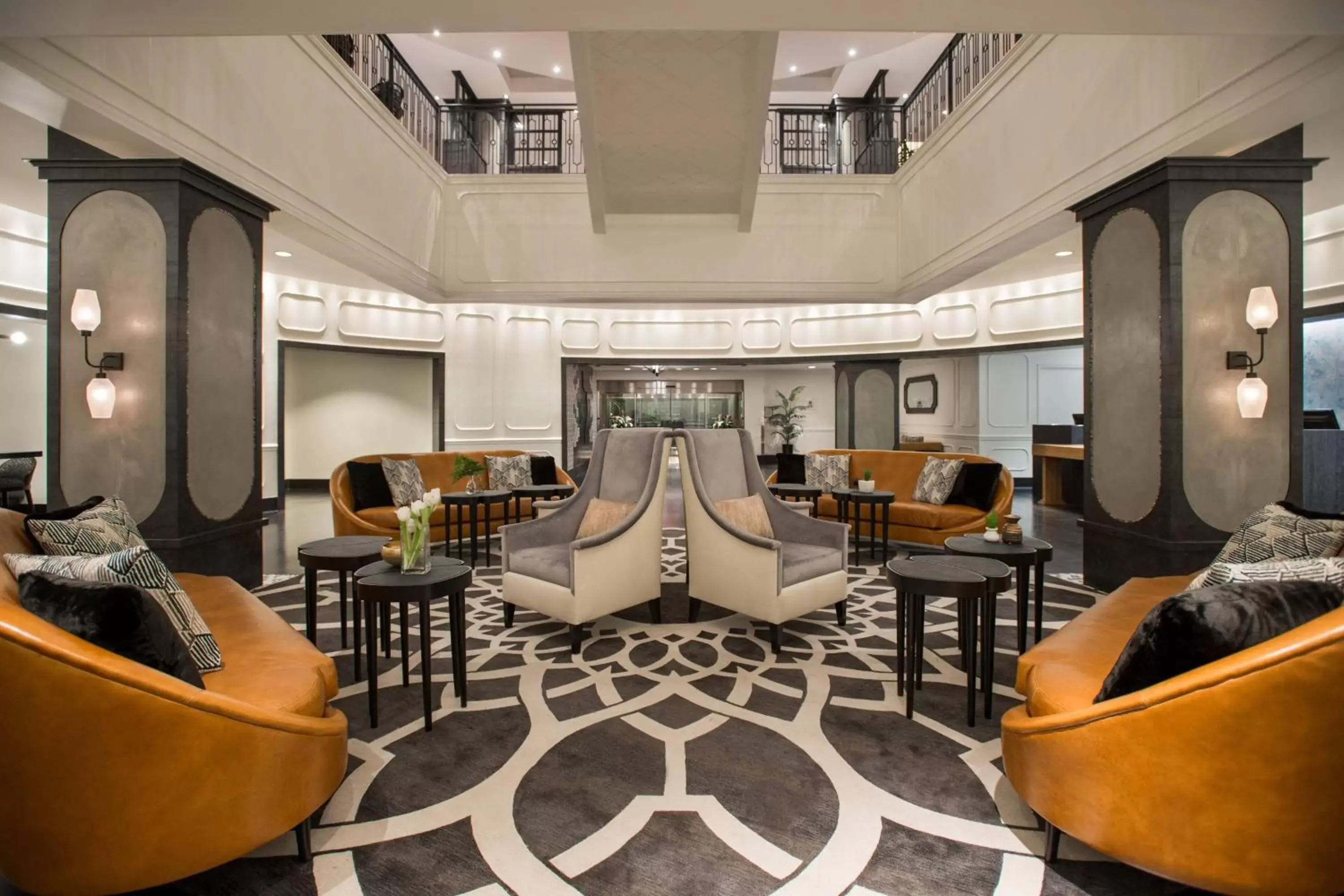 Lobby or reception, Lounge/Bar in Magnolia Hotel Houston, a Tribute Portfolio Hotel