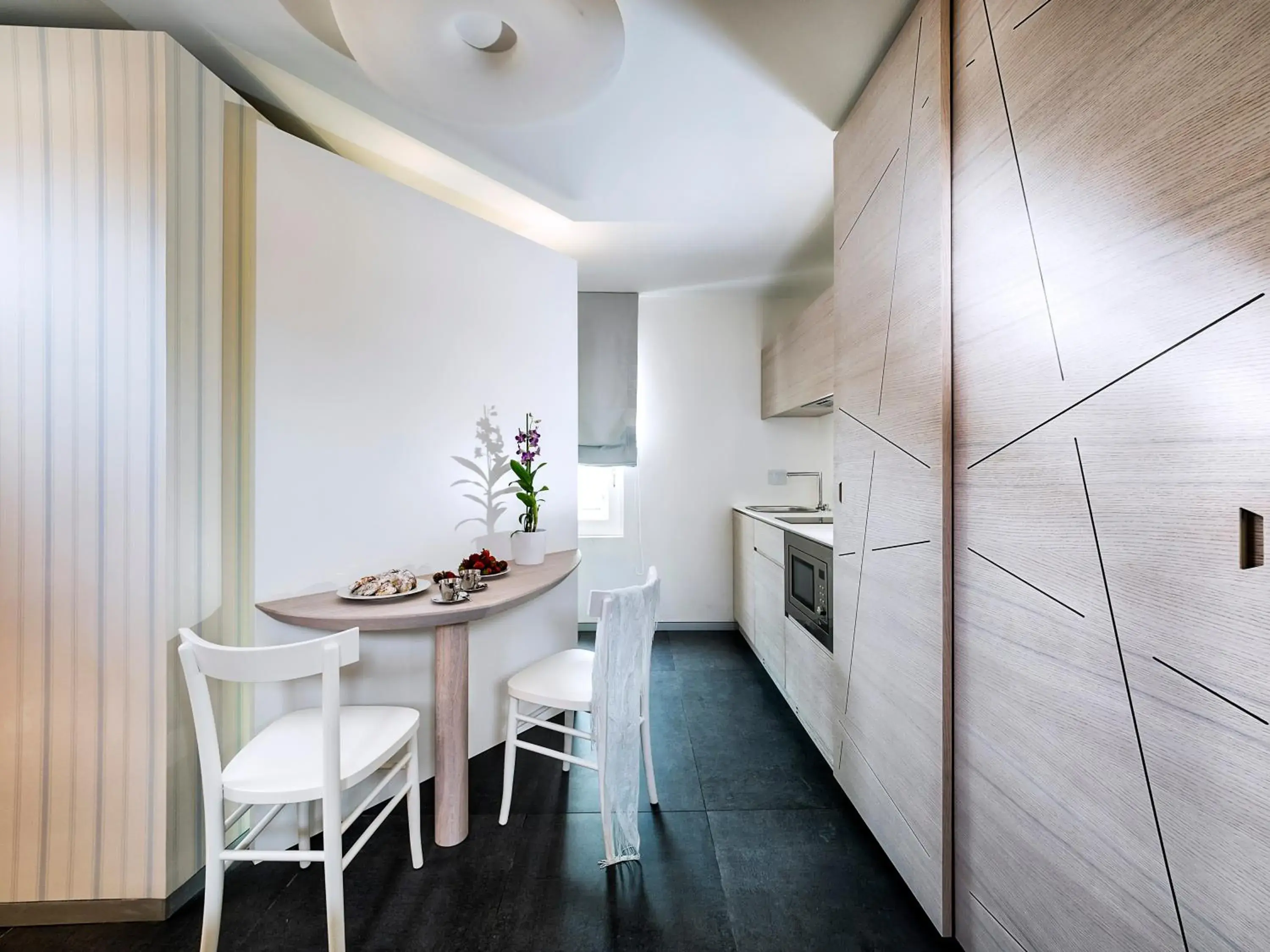 Kitchen or kitchenette, Dining Area in Duomo Suites & Spa