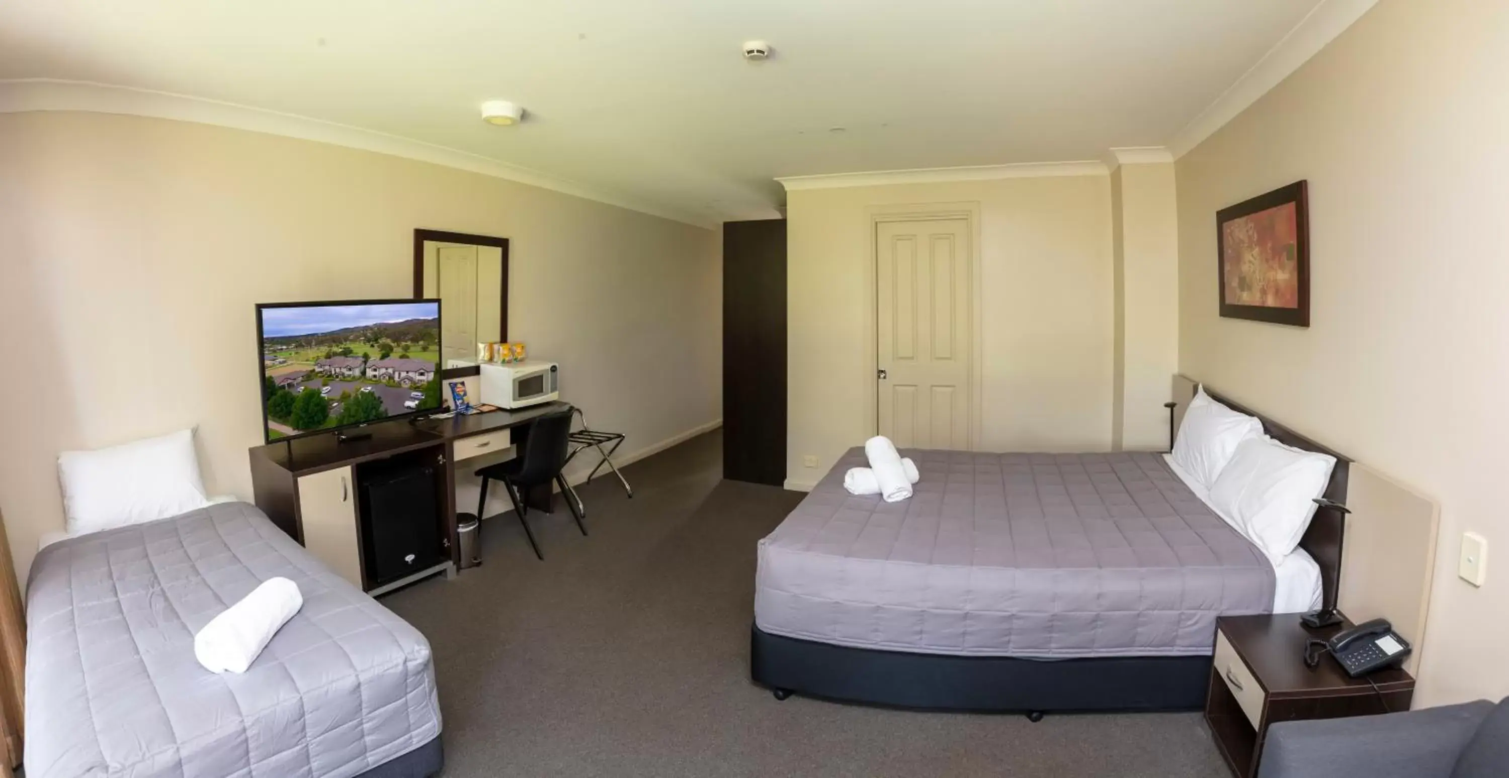 Photo of the whole room, Bed in Cootamundra Heritage Motel & Apartments