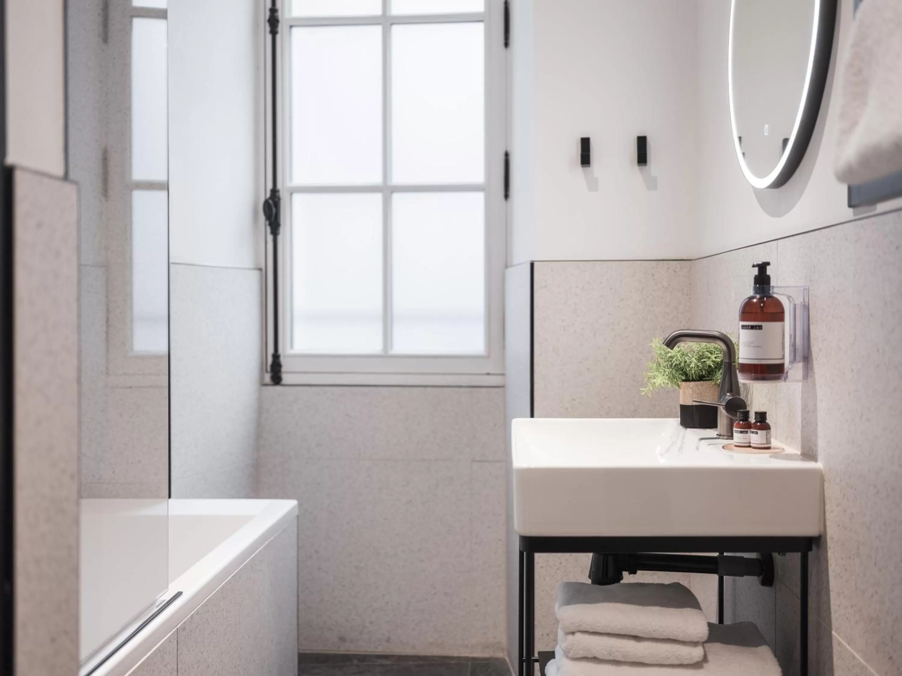 Bathroom in Maisons du Monde Hotel & Suites - Nantes