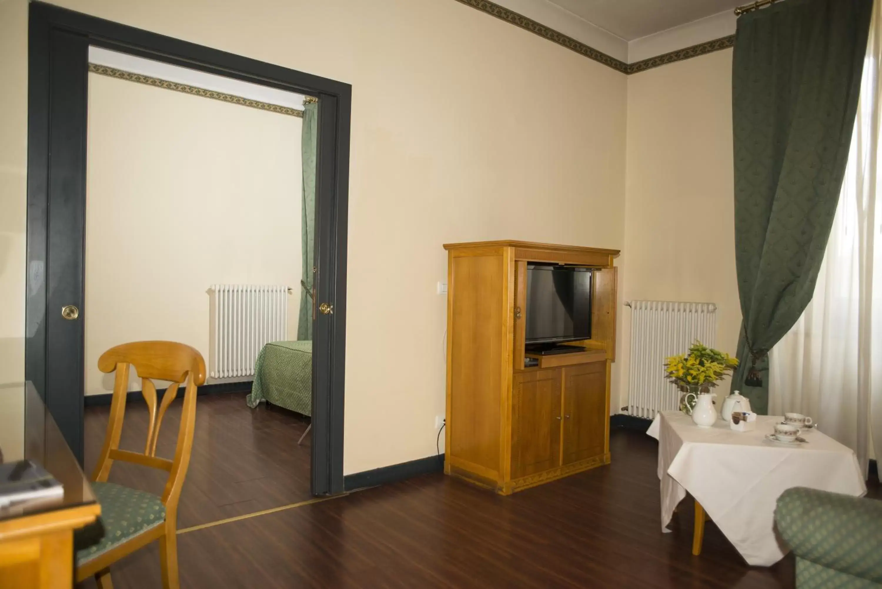 Bedroom, TV/Entertainment Center in Hotel del Real Orto Botanico