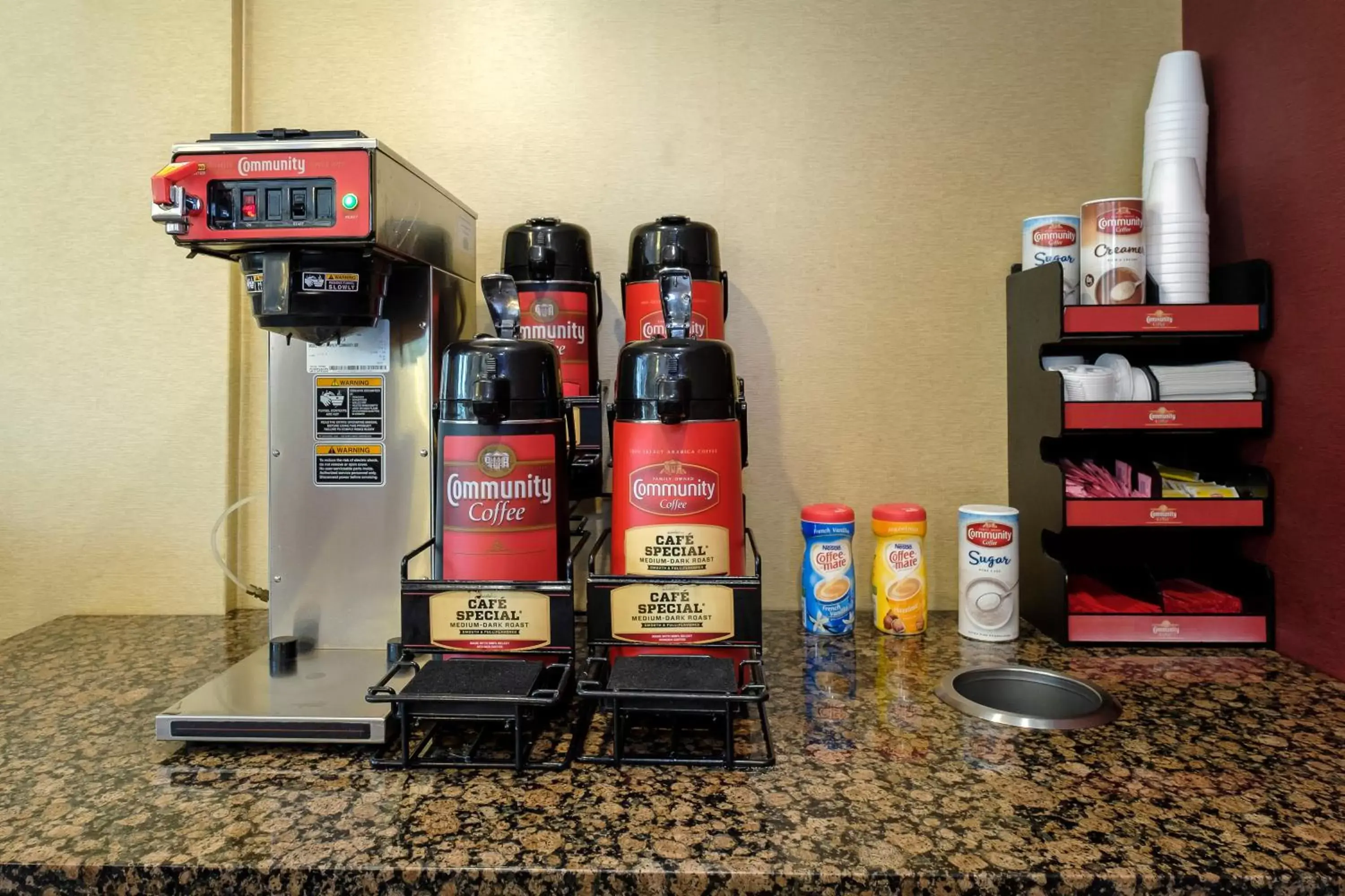 Lobby or reception, Coffee/Tea Facilities in Red Roof Inn Tallahassee - University