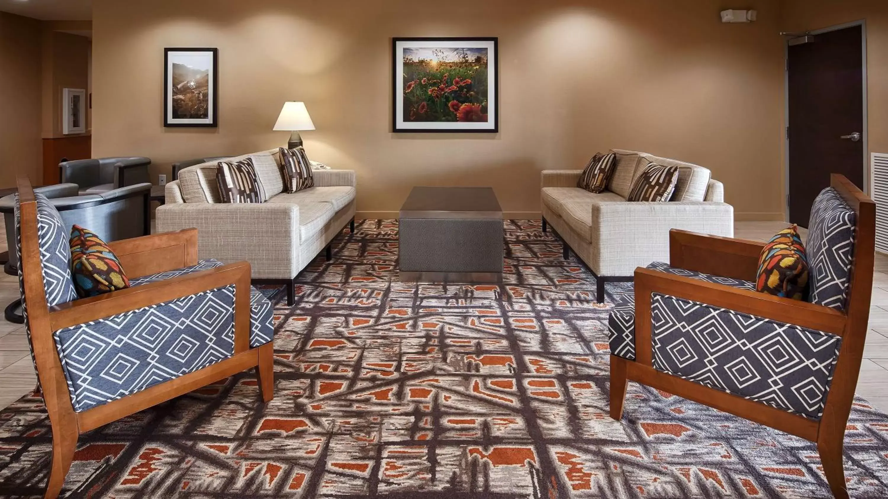 Lobby or reception, Bed in Best Western Plus Elmendorf Hotel San Antonio Hotel Lobby or reception, Bed in Best Western Plus Elmendorf Hotel San Antonio Hotel