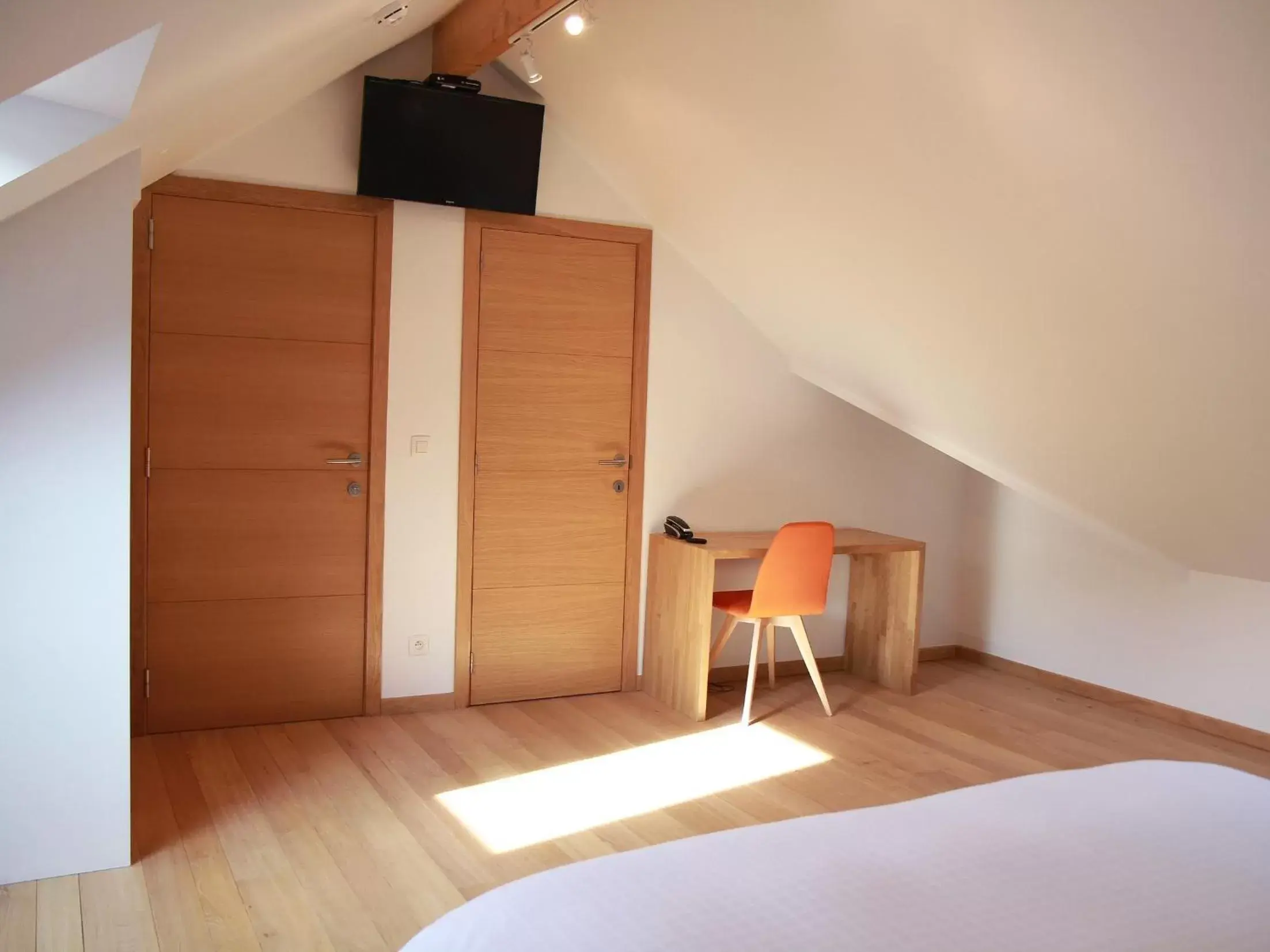 Bedroom, Bed in Hôtel - Ferme du Château d'Ahin