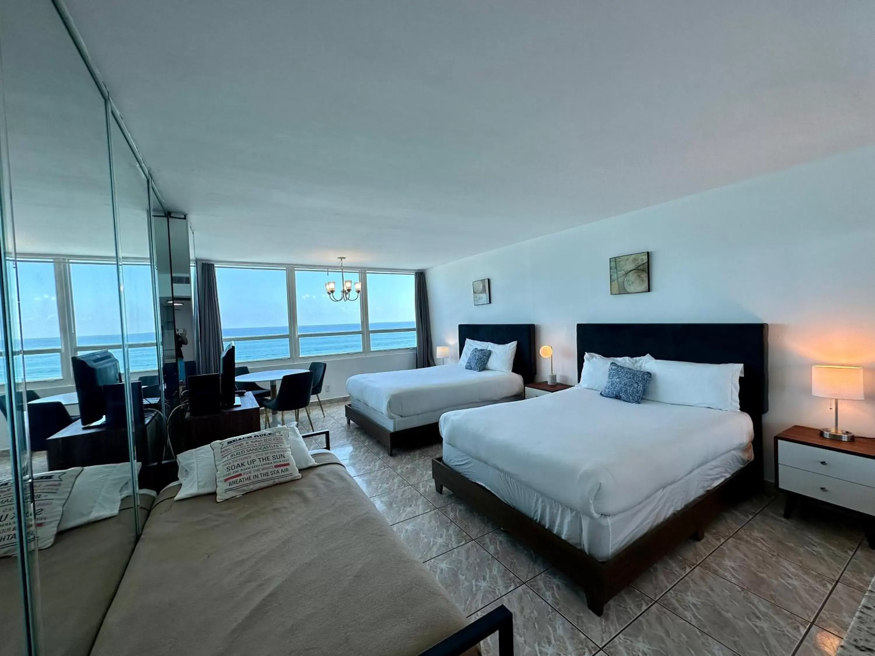 Studio with Sea View in SeaStays Apartments