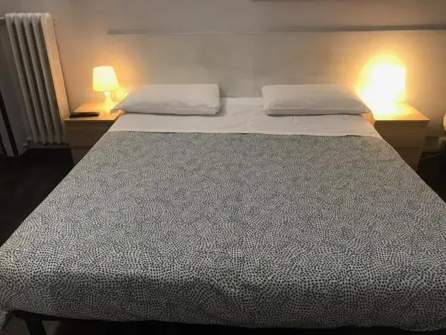 Bed in Hotel Lodi