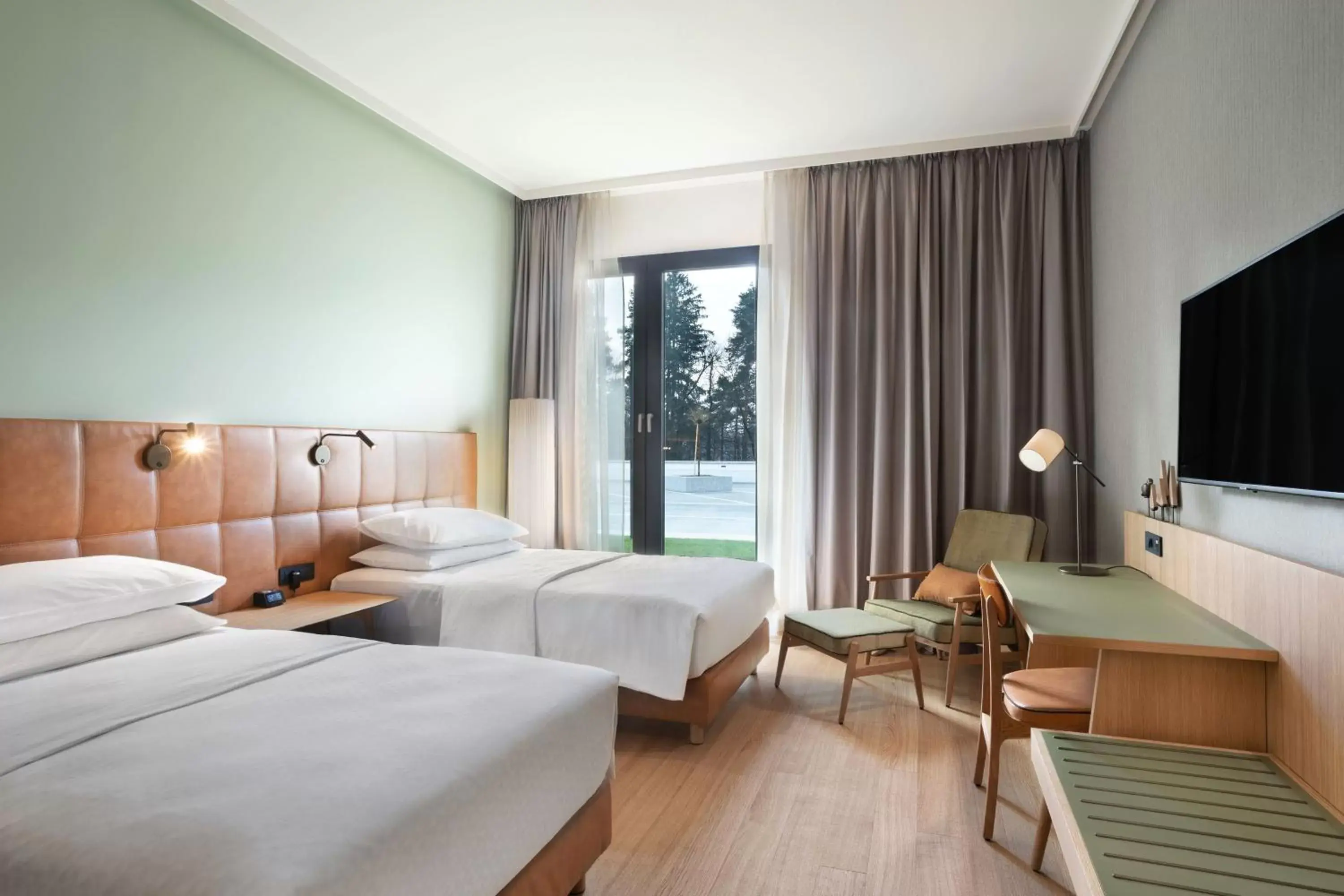 Photo of the whole room, Bed in Four Points by Sheraton Ljubljana Mons