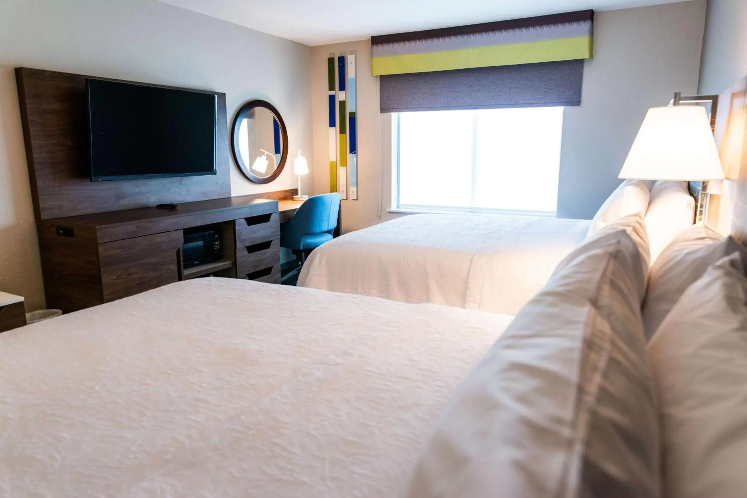 Bedroom, Bed in Hampton Inn Paris IL, IL Bedroom, Bed in Hampton Inn Paris IL, IL