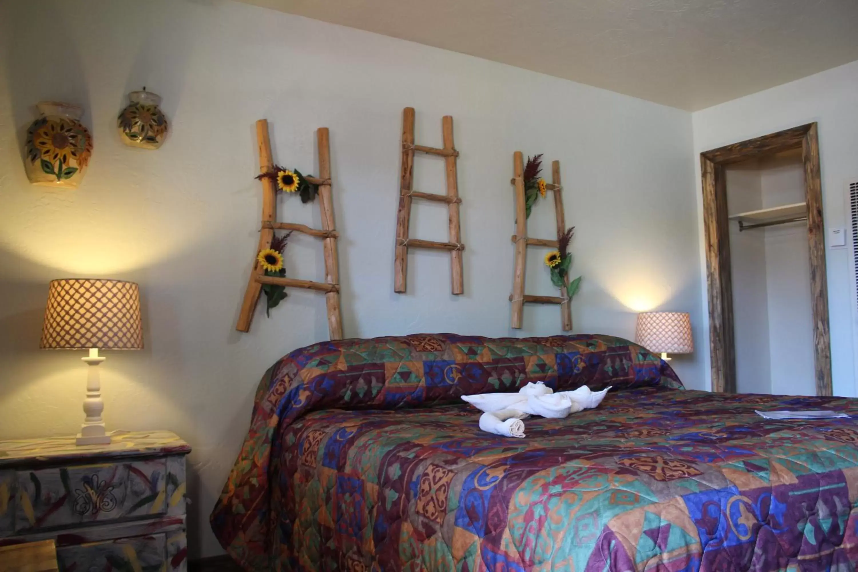 Bedroom, Bed in The Siesta Motel