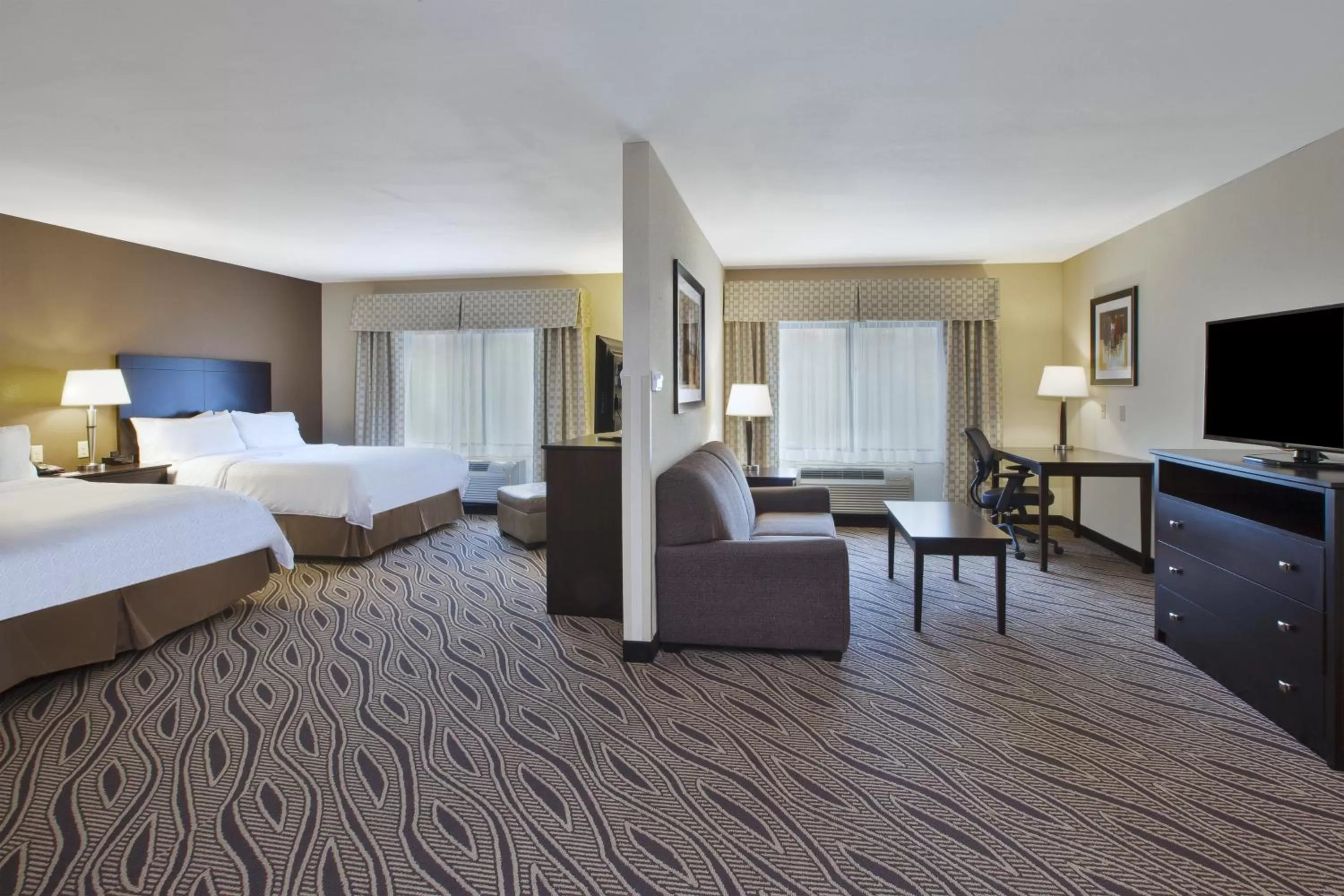 Photo of the whole room, Bed in Holiday Inn Express & Suites Washington - Meadow Lands by IHG