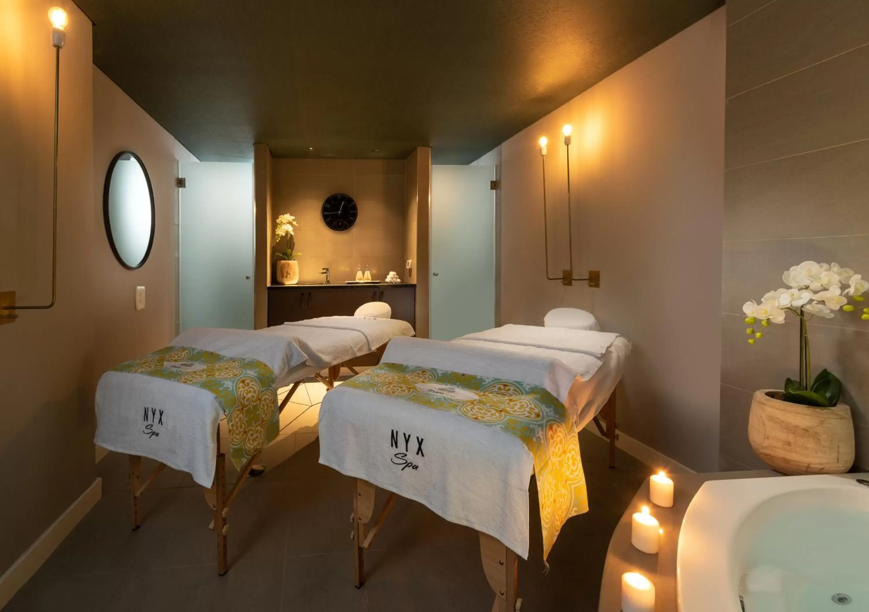 Massage, Bed in NYX Herzliya