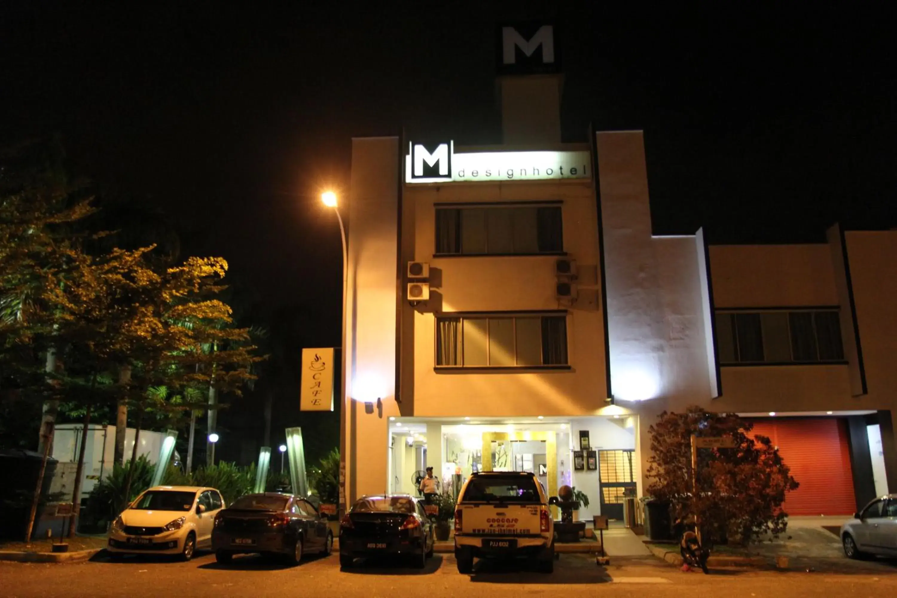 Property building, Facade/Entrance in M Design Hotel Seri Kembangan