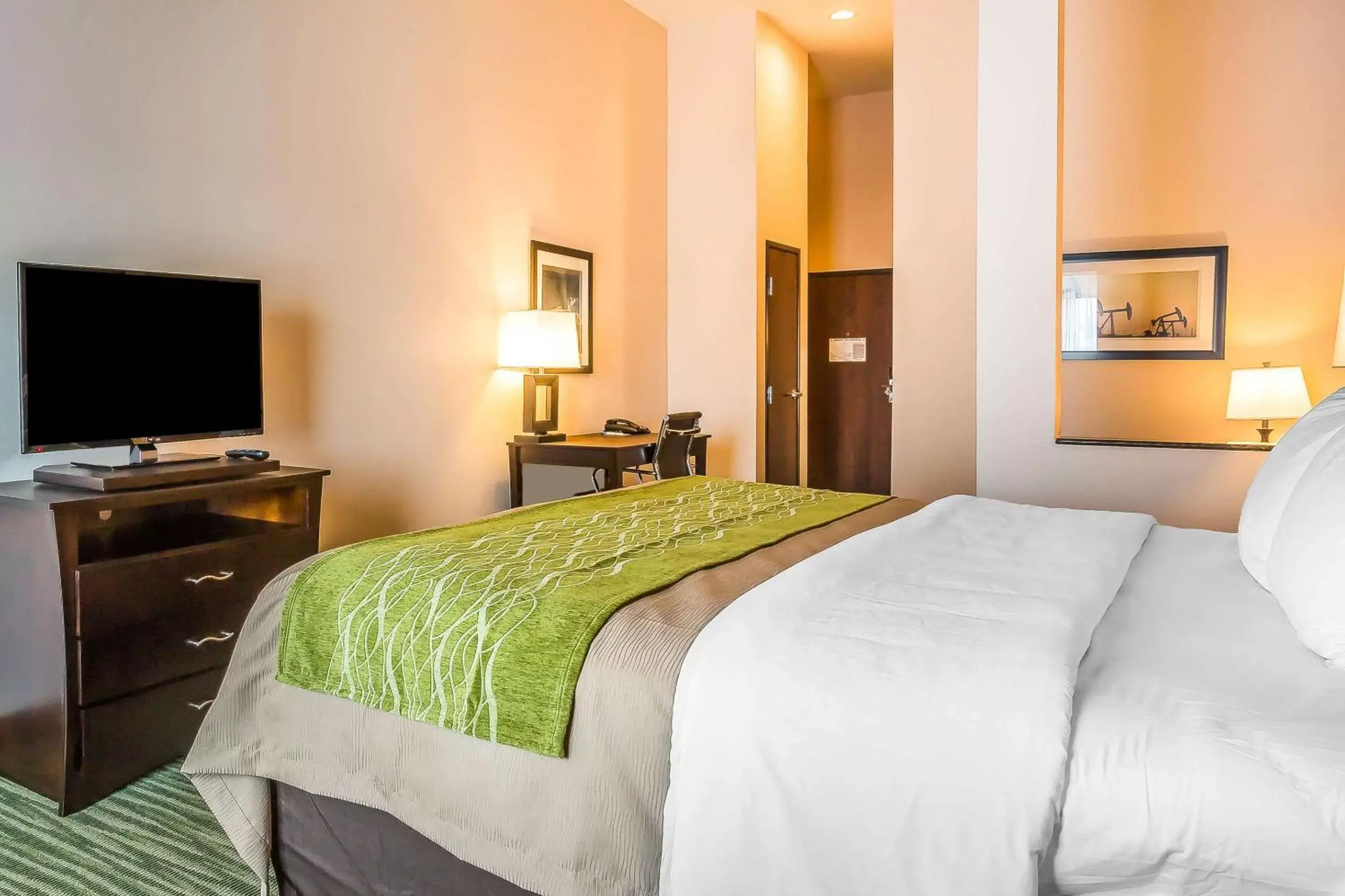 Bedroom, Bed in Comfort Inn & Suites Moore - Oklahoma City