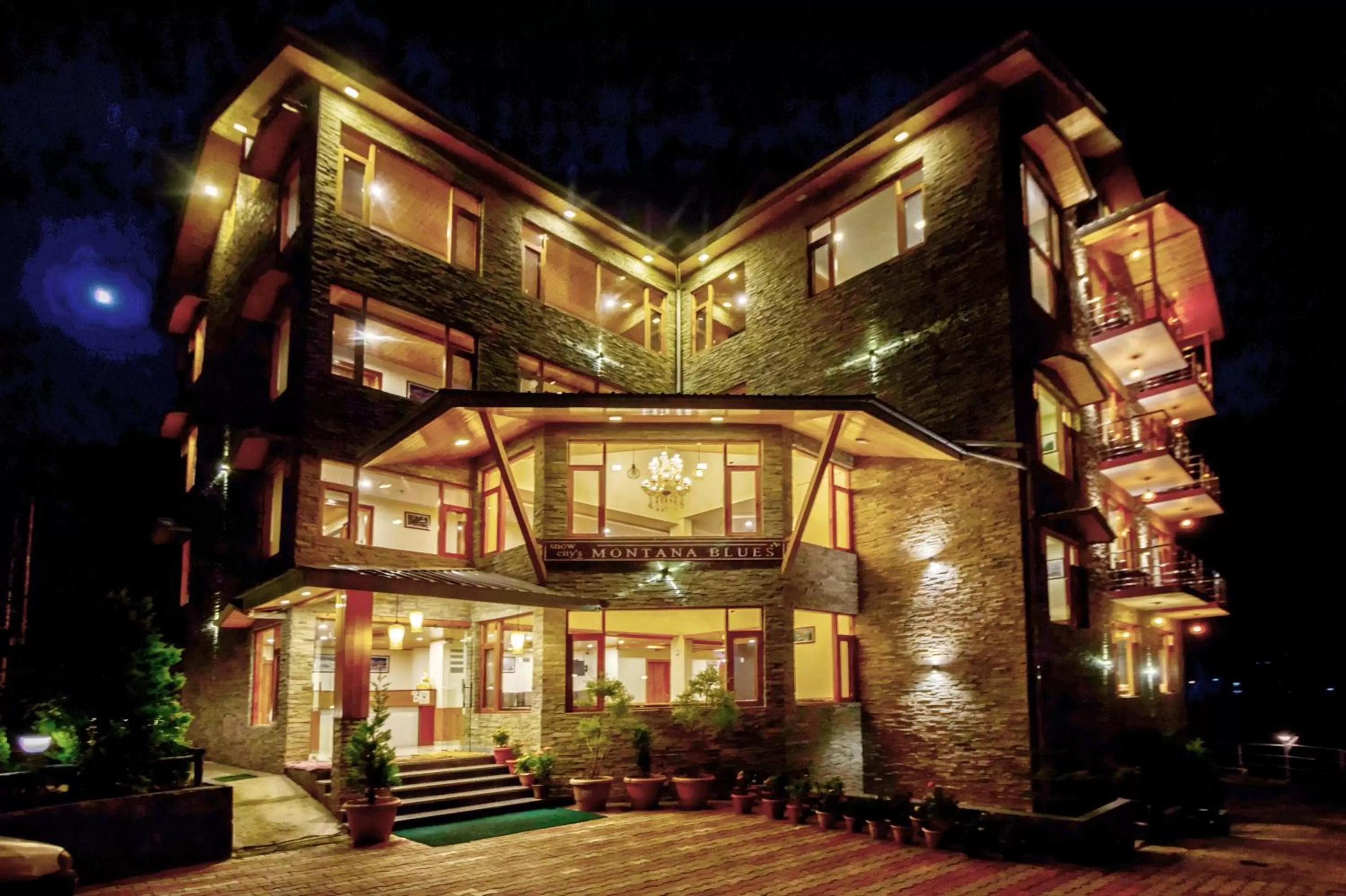 Property building in Snow City's Montana Blues Resort Manali - Heated & Air-Cooled Stay