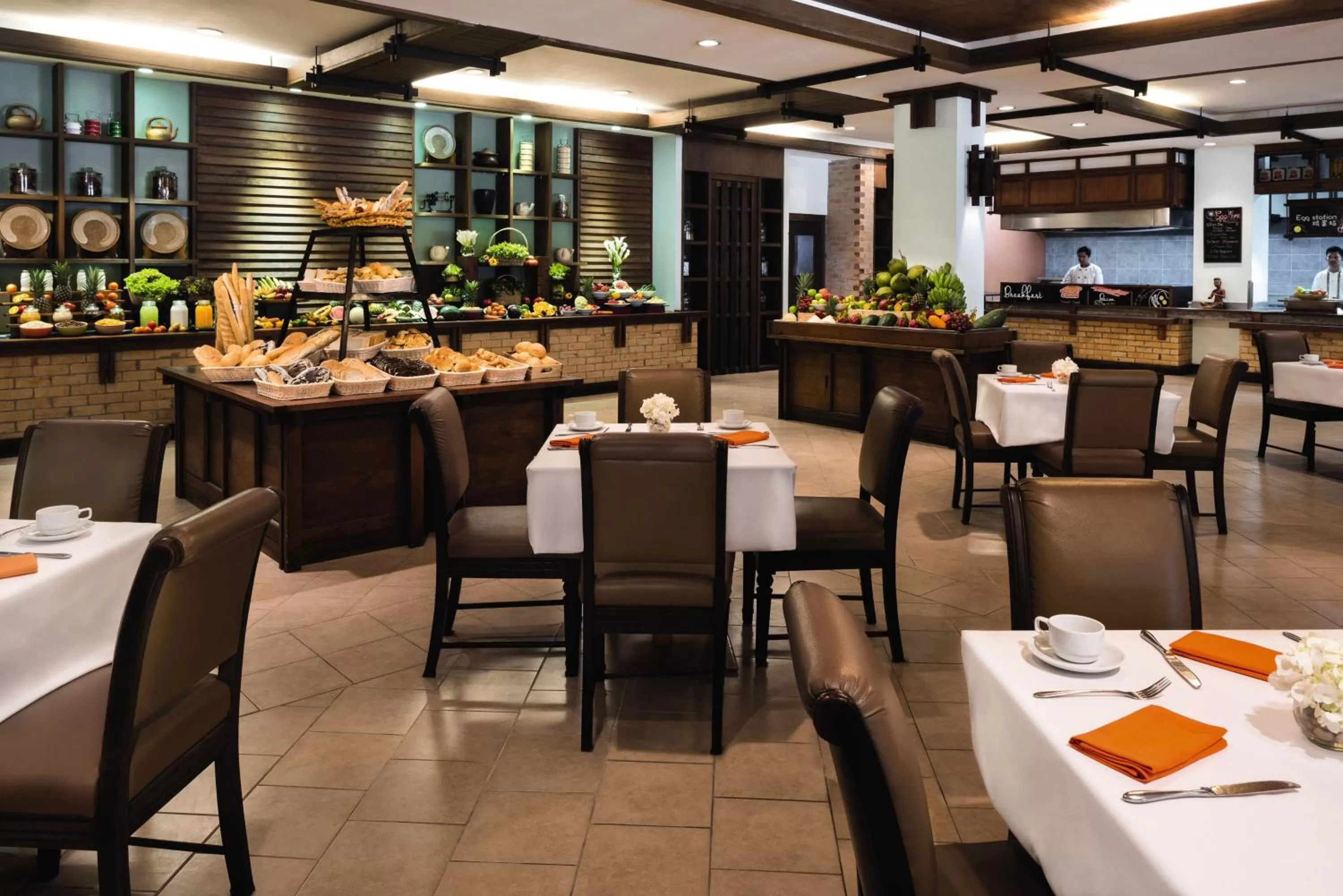 Restaurant/places to eat in Movenpick Suriwongse Hotel Chiang Mai