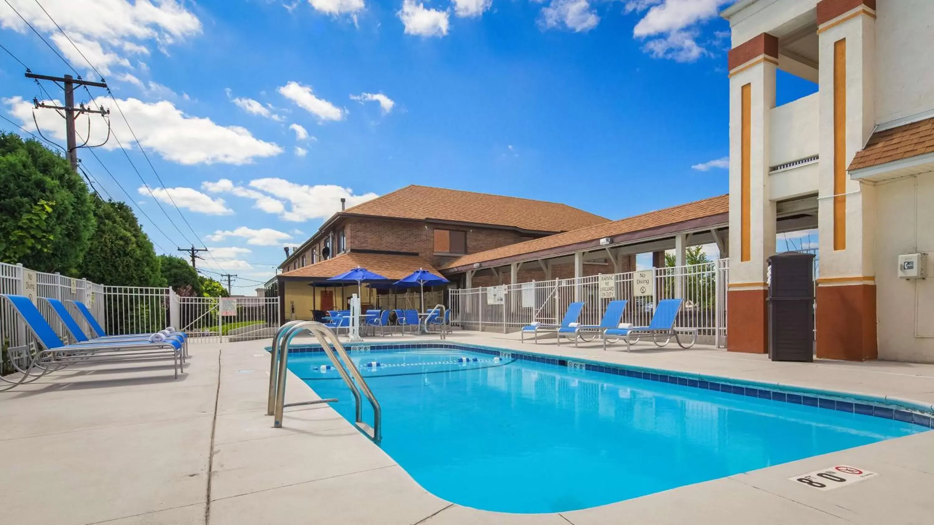 On site, Swimming Pool in Best Western Inn of St. Charles