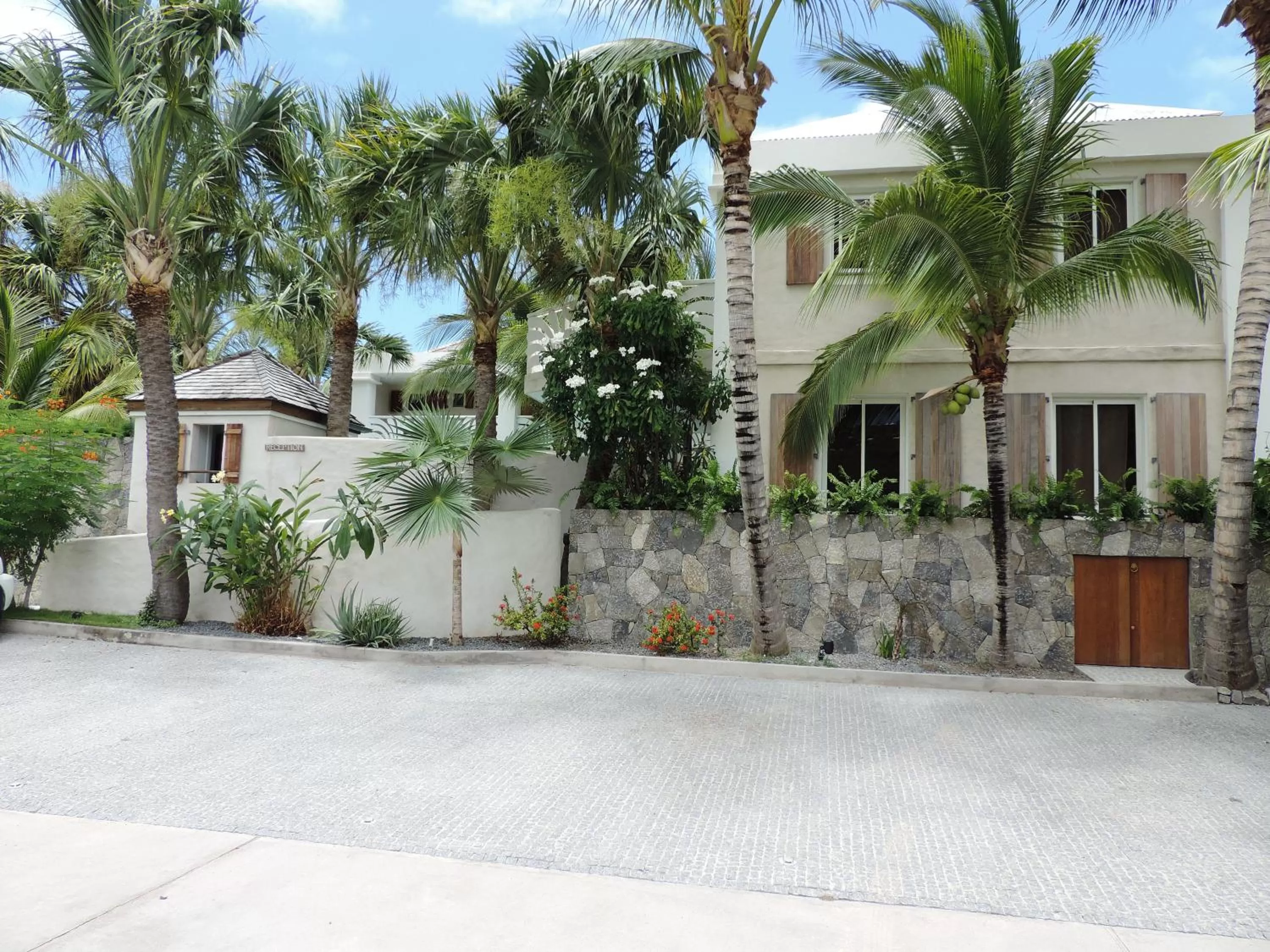 Facade/entrance in Hotel Les Ondines Sur La Plage