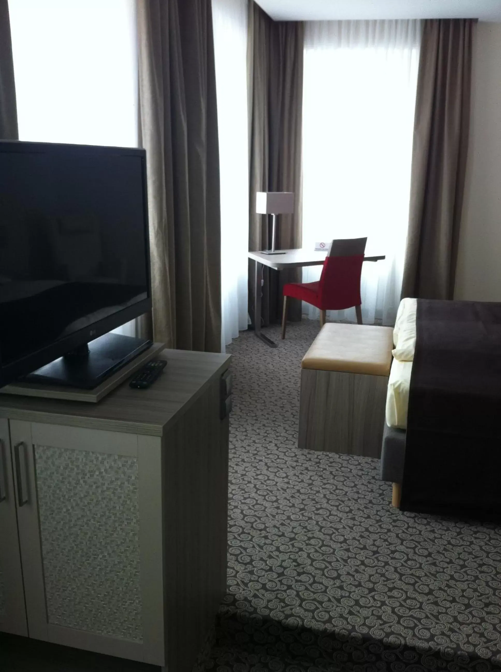 Photo of the whole room, TV/Entertainment Center in City Partner Hotel Strauss