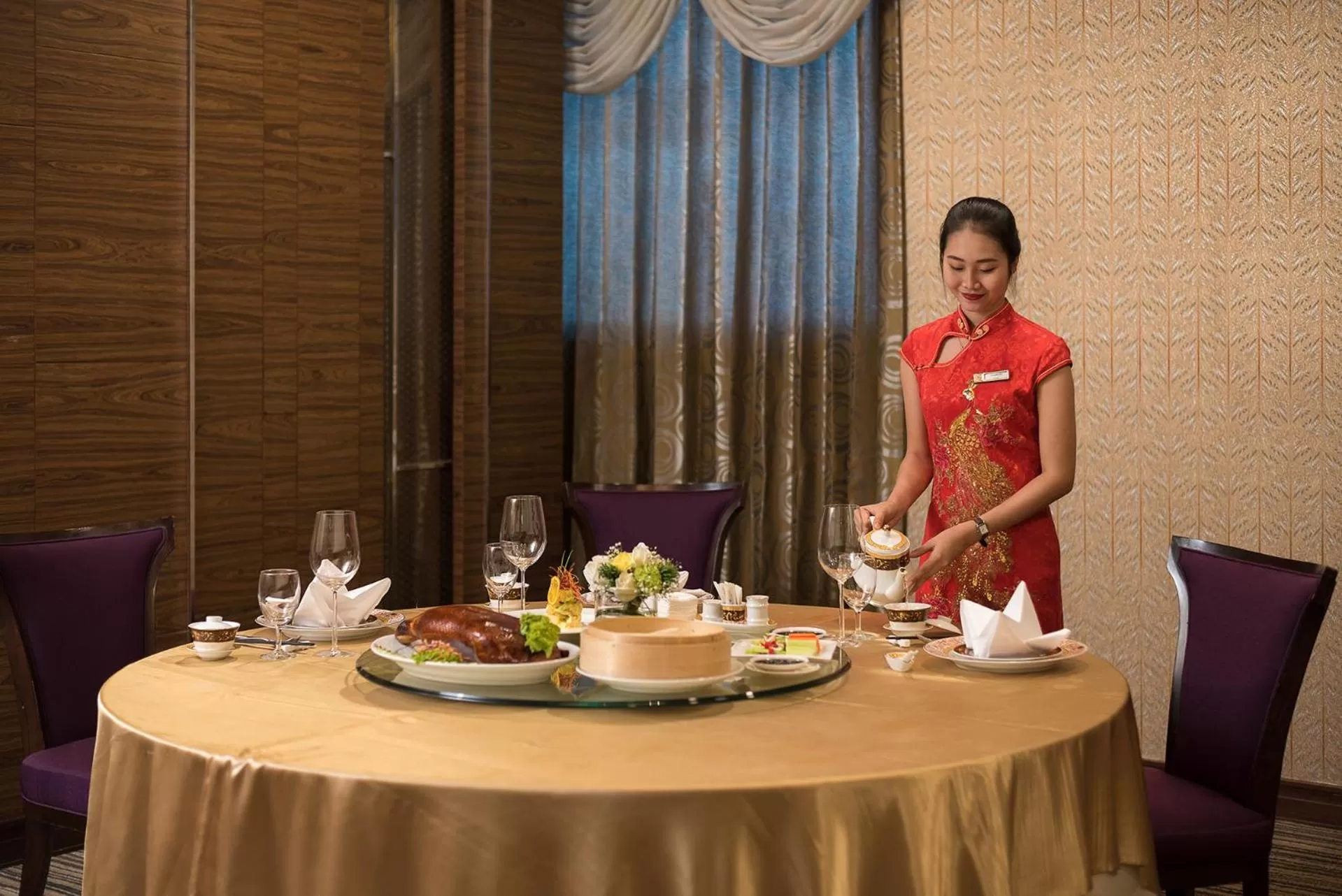 Restaurant/places to eat in The Berkeley Hotel Pratunam