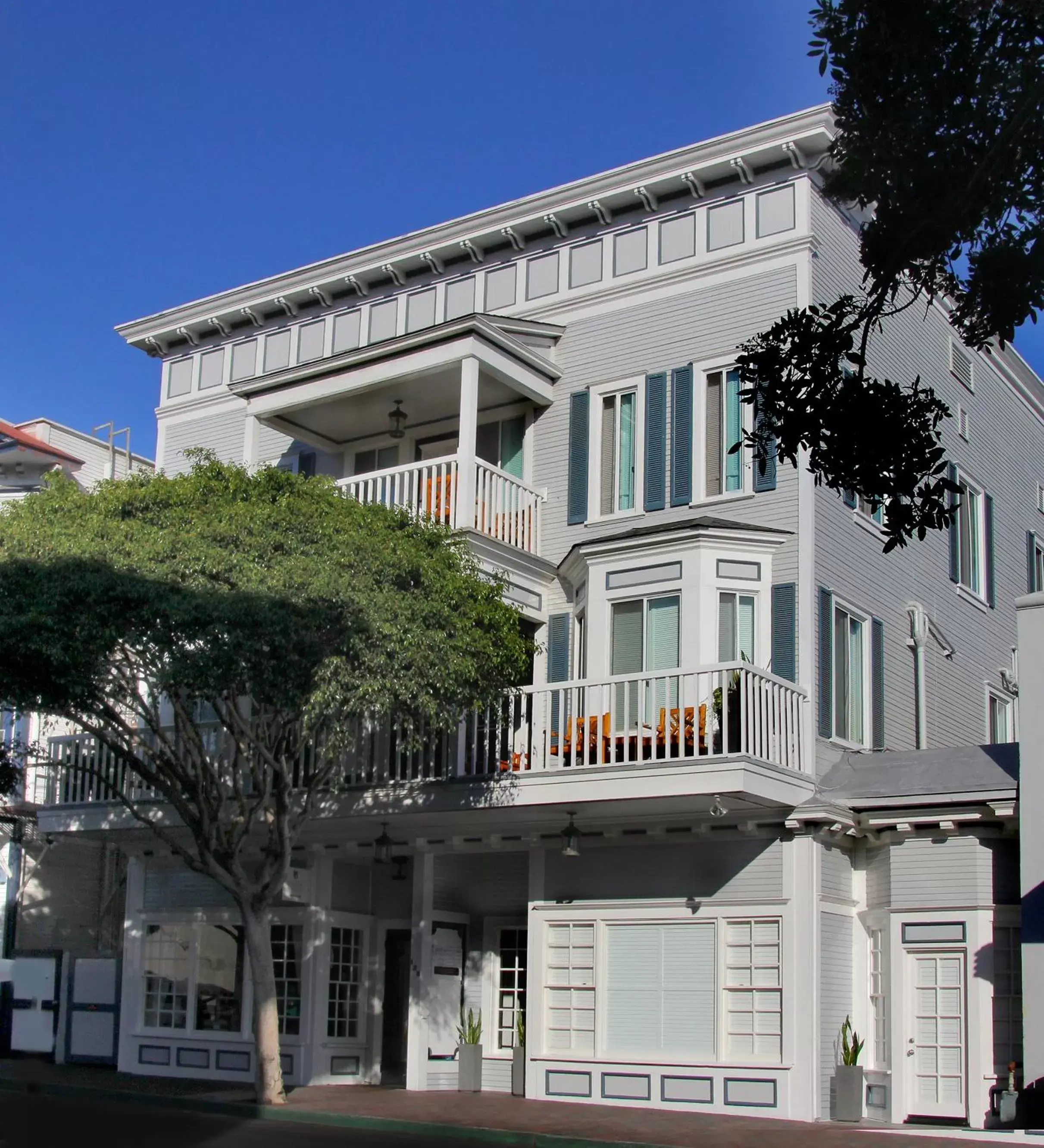 Facade/entrance, Property Building in Catalina Island Inn