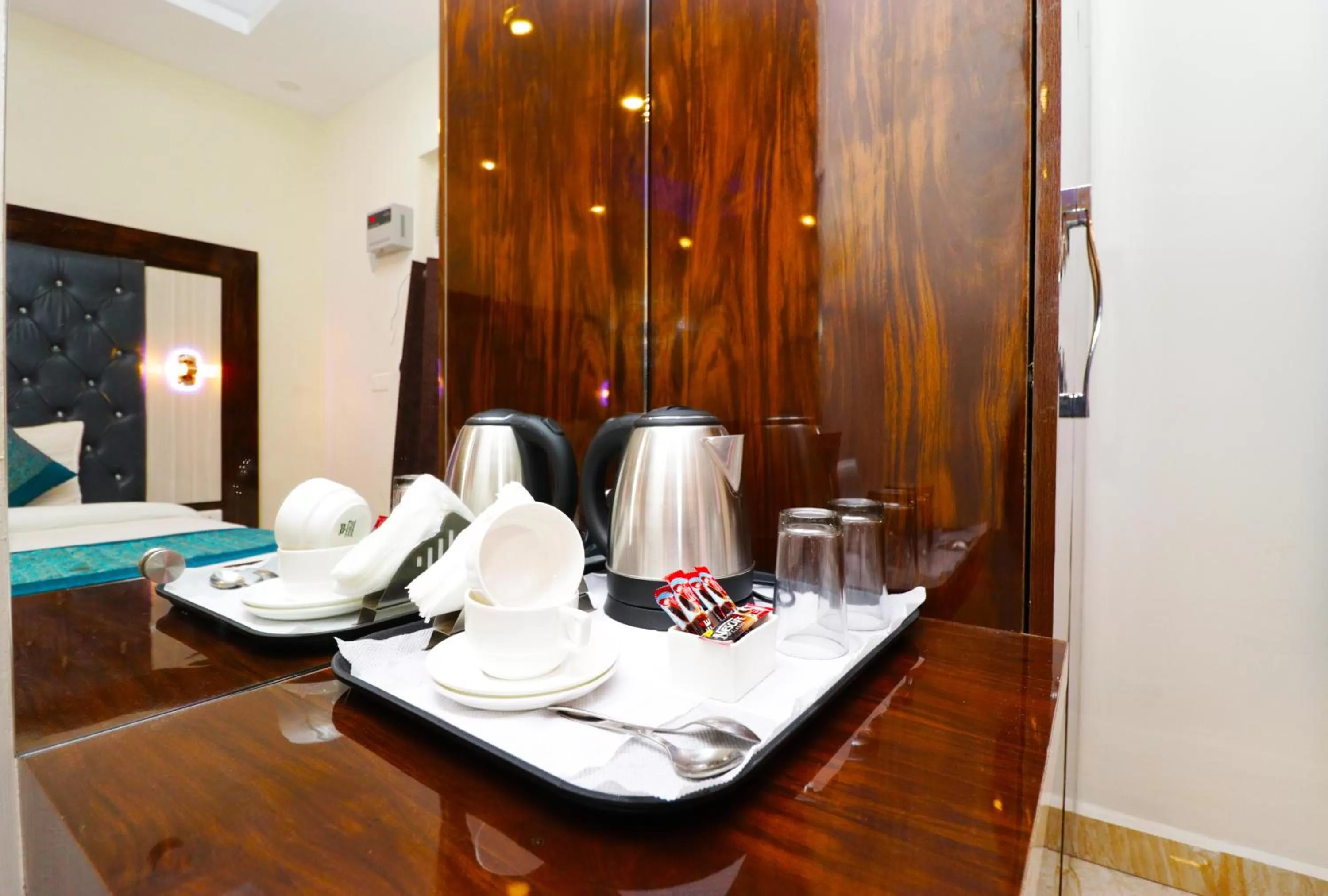 Coffee/tea facilities in Airport Hotel Shivaka Inn