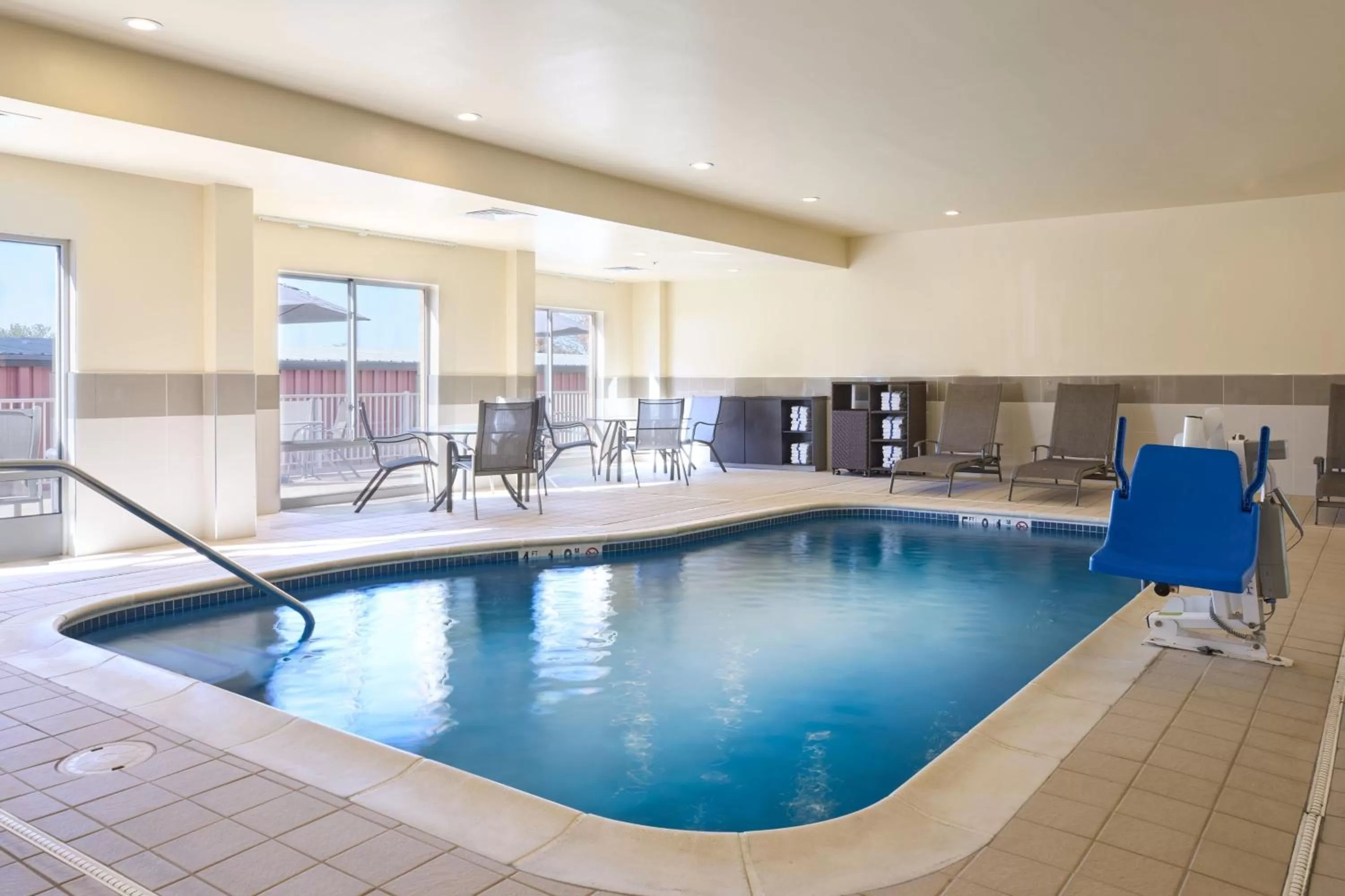 Swimming pool in Fairfield Inn and Suites by Marriott Winchester