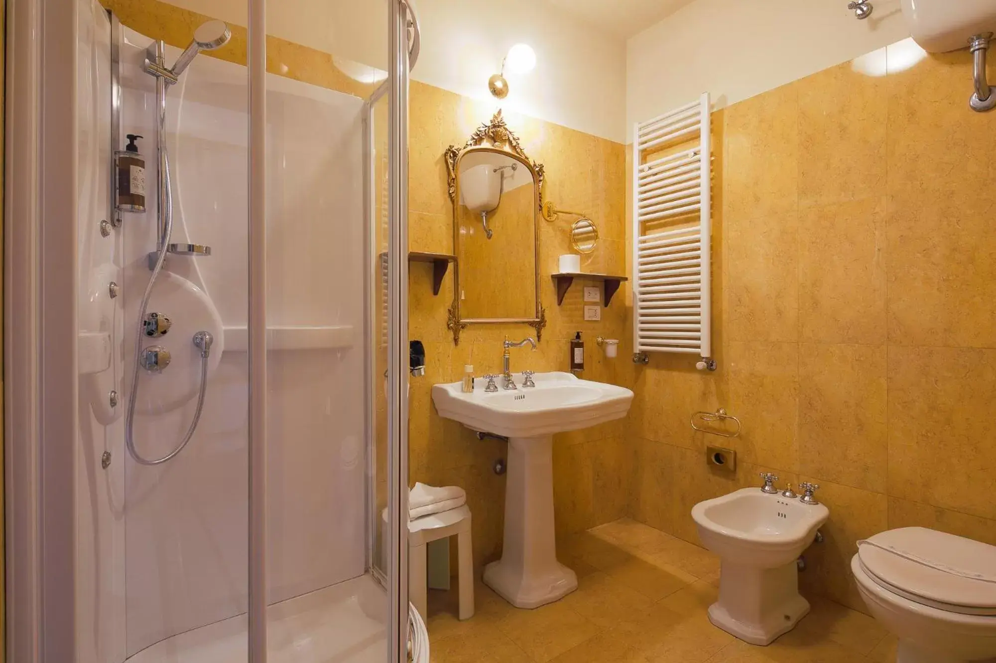 Bathroom in I Portici Hotel - Residenza D'Epoca