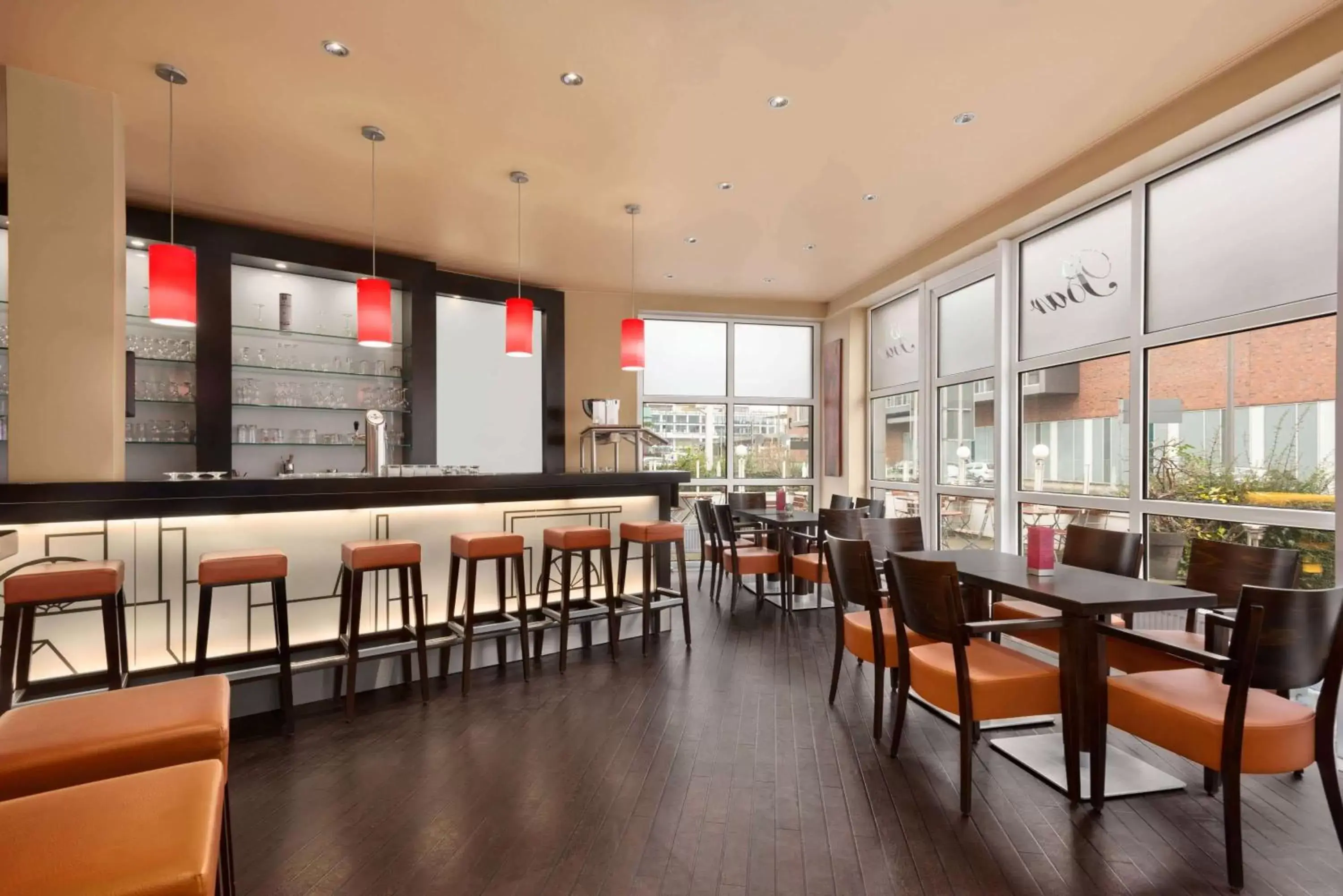 Lounge or bar, Restaurant/Places to Eat in Ramada by Wyndham Bottrop City