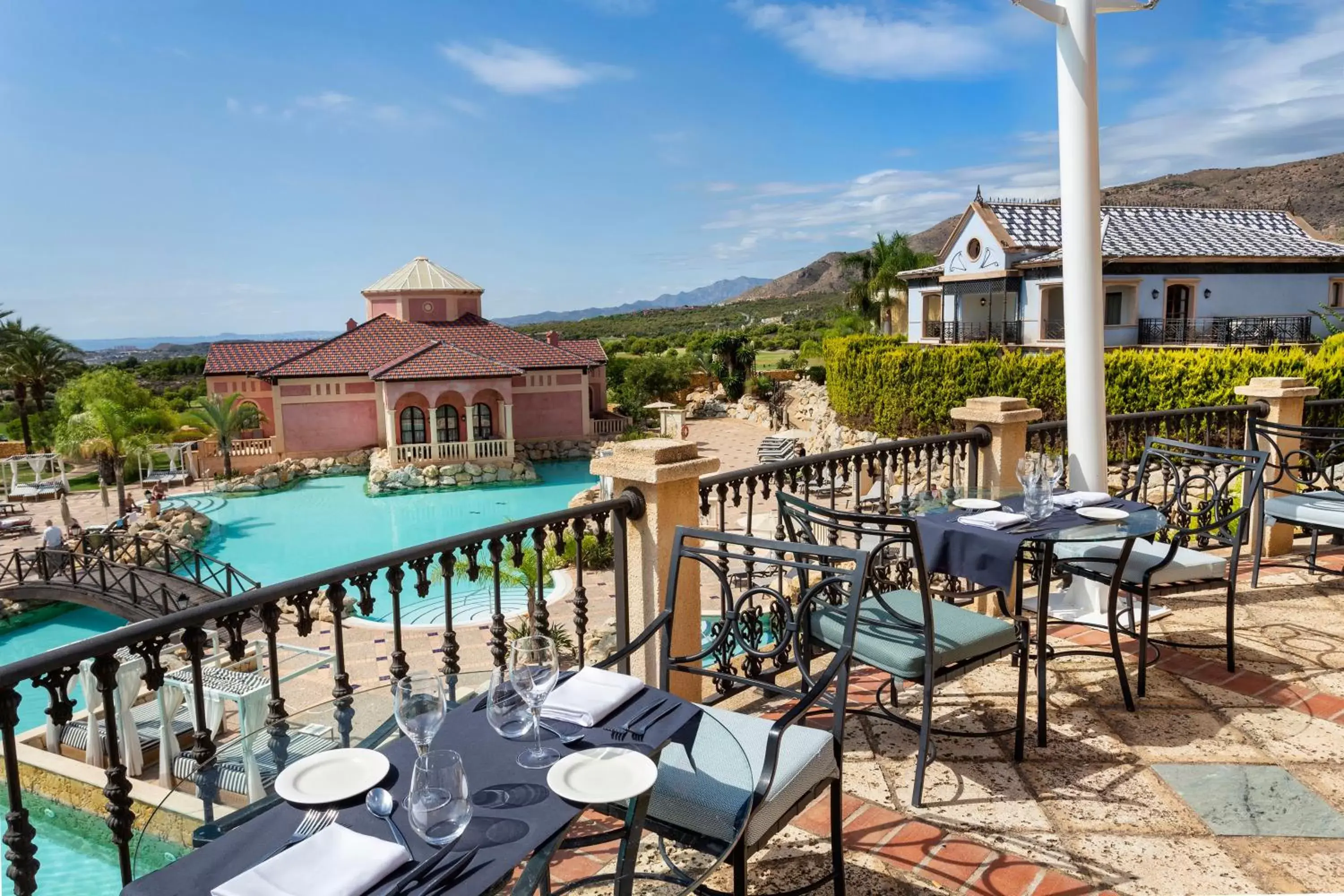 Restaurant/places to eat, Pool View in The Level at Meliá Villaitana