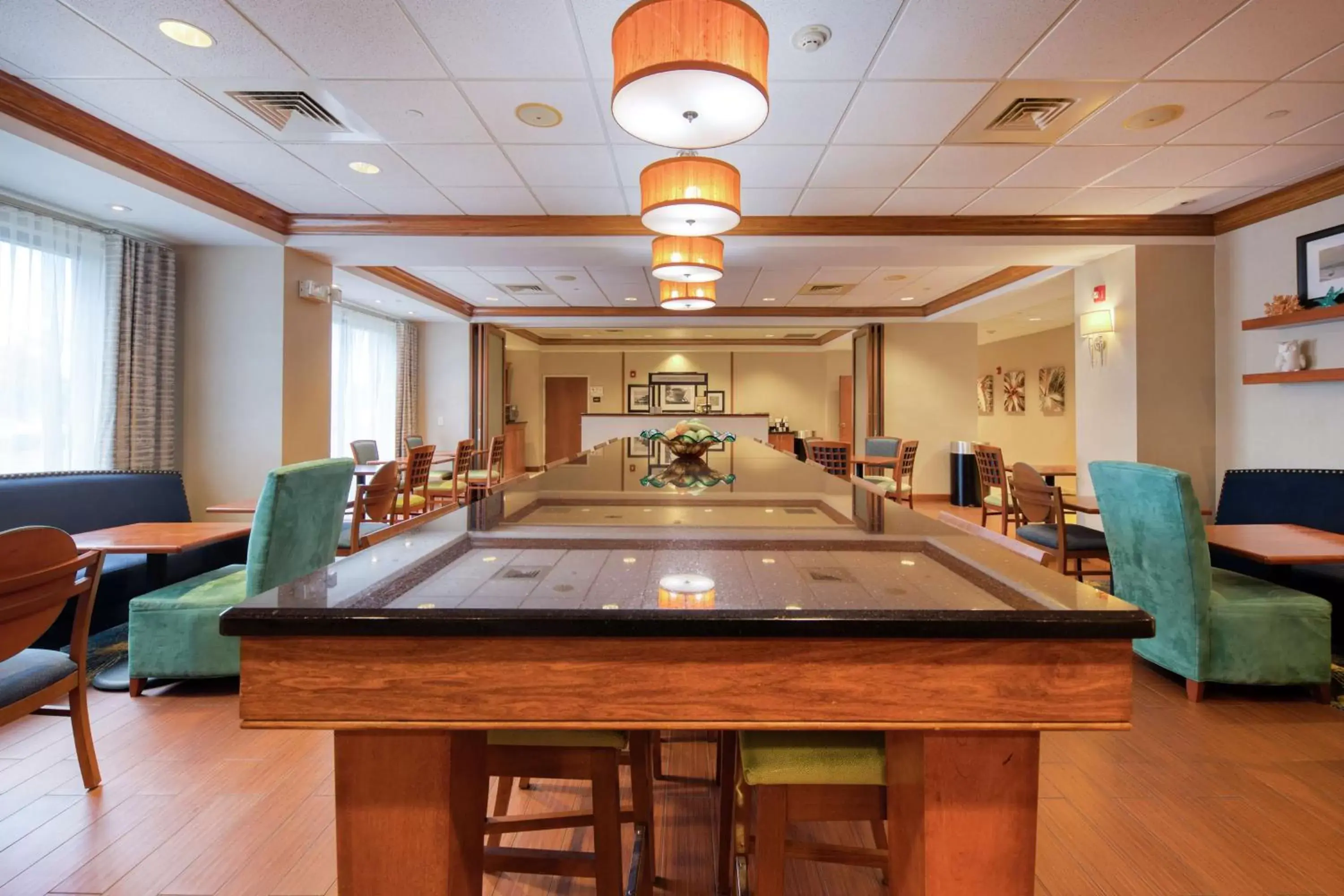Restaurant/places to eat in Hampton Inn Wilmington University Area