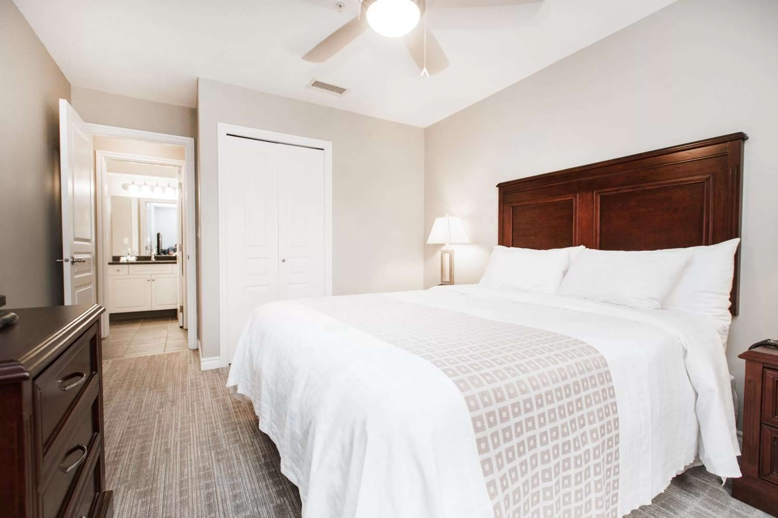 Bedroom, Bed in Canterra Suites Hotel