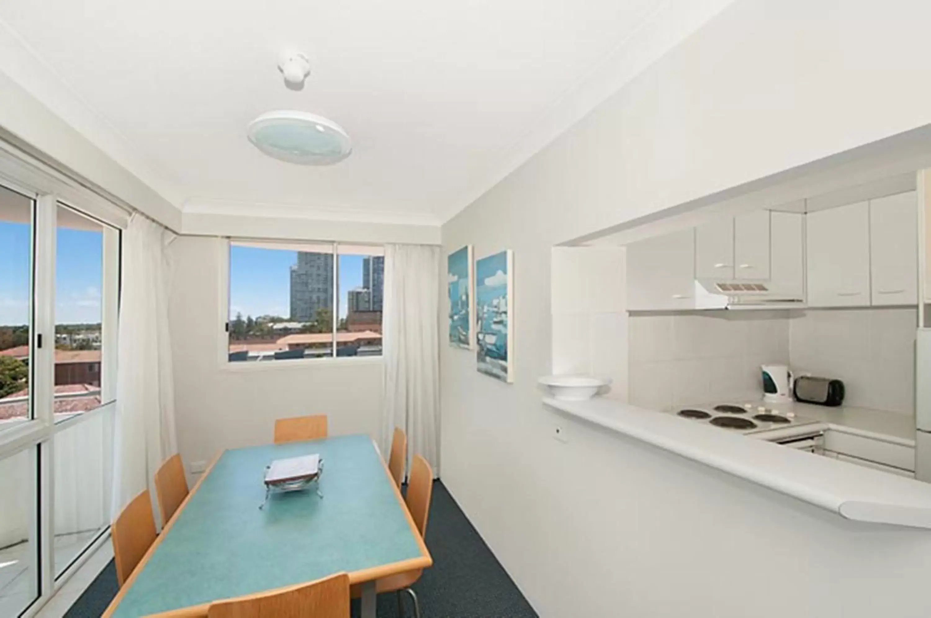 Kitchen or kitchenette, Kitchen/Kitchenette in The Atrium Resort