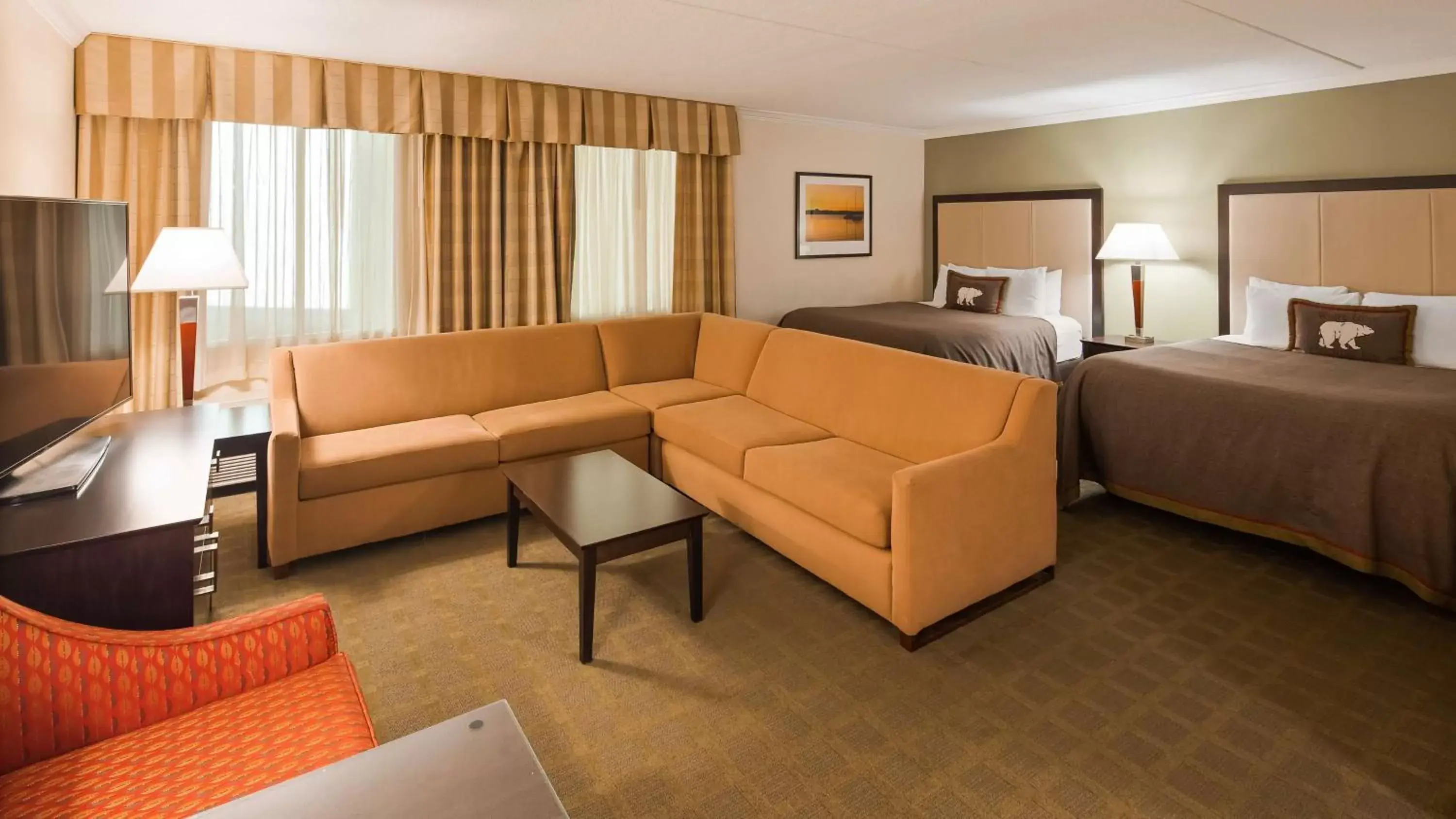 Photo of the whole room, Seating Area in Best Western Plus White Bear Country Inn